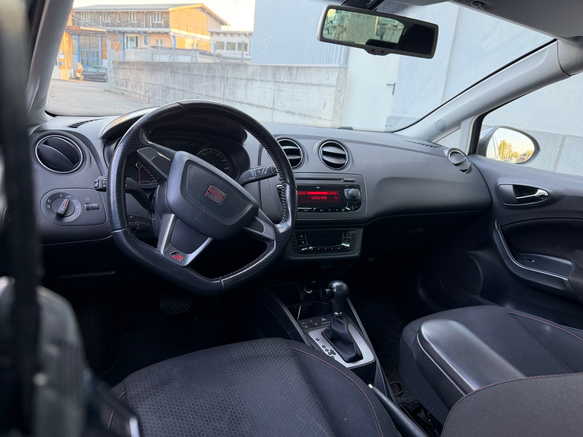 SEAT Ibiza ST 1.4 TSI FR DSG-image-2