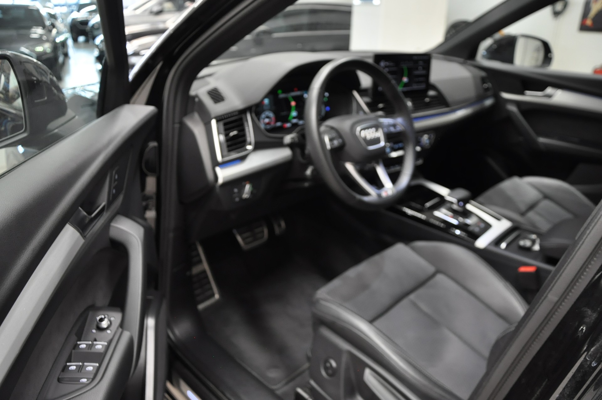 AUDI Q5 Sportback 40 TDI Blackedition quattro S-tronic-image-9