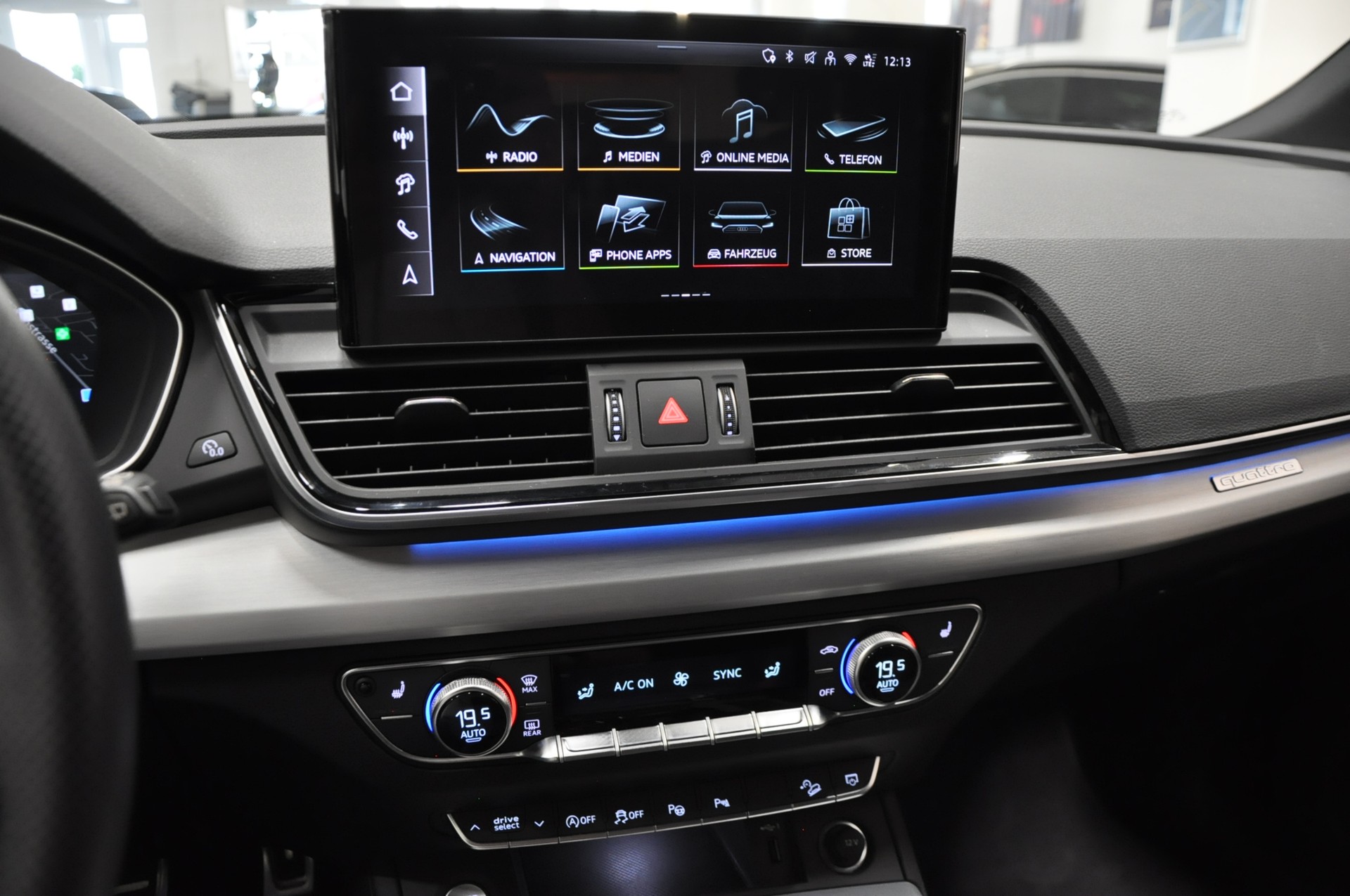 AUDI Q5 Sportback 40 TDI Blackedition quattro S-tronic-image-22