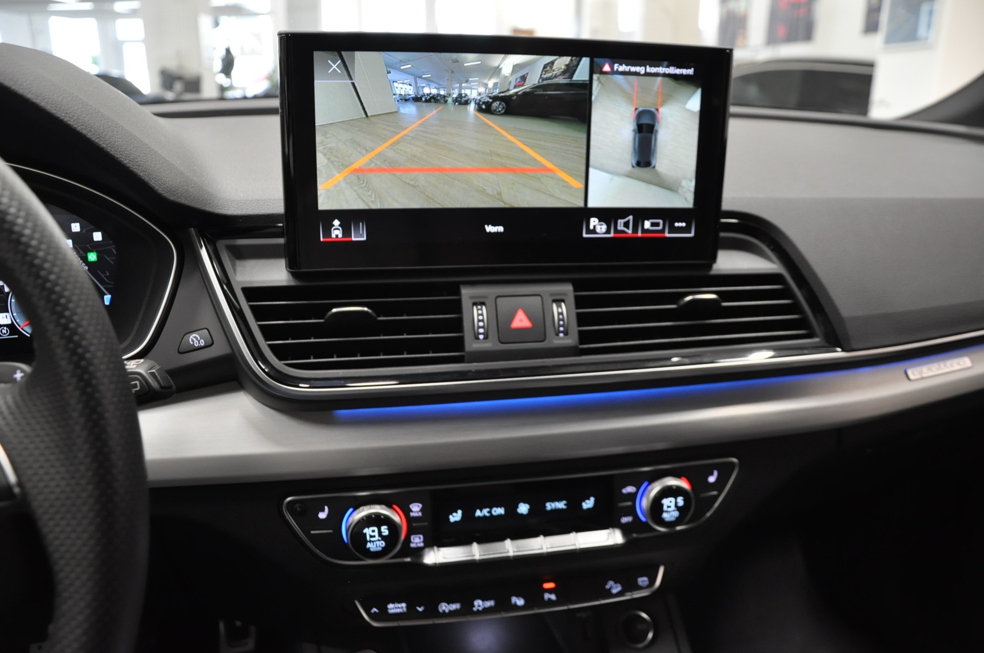 AUDI Q5 Sportback 40 TDI Blackedition quattro S-tronic-image-26