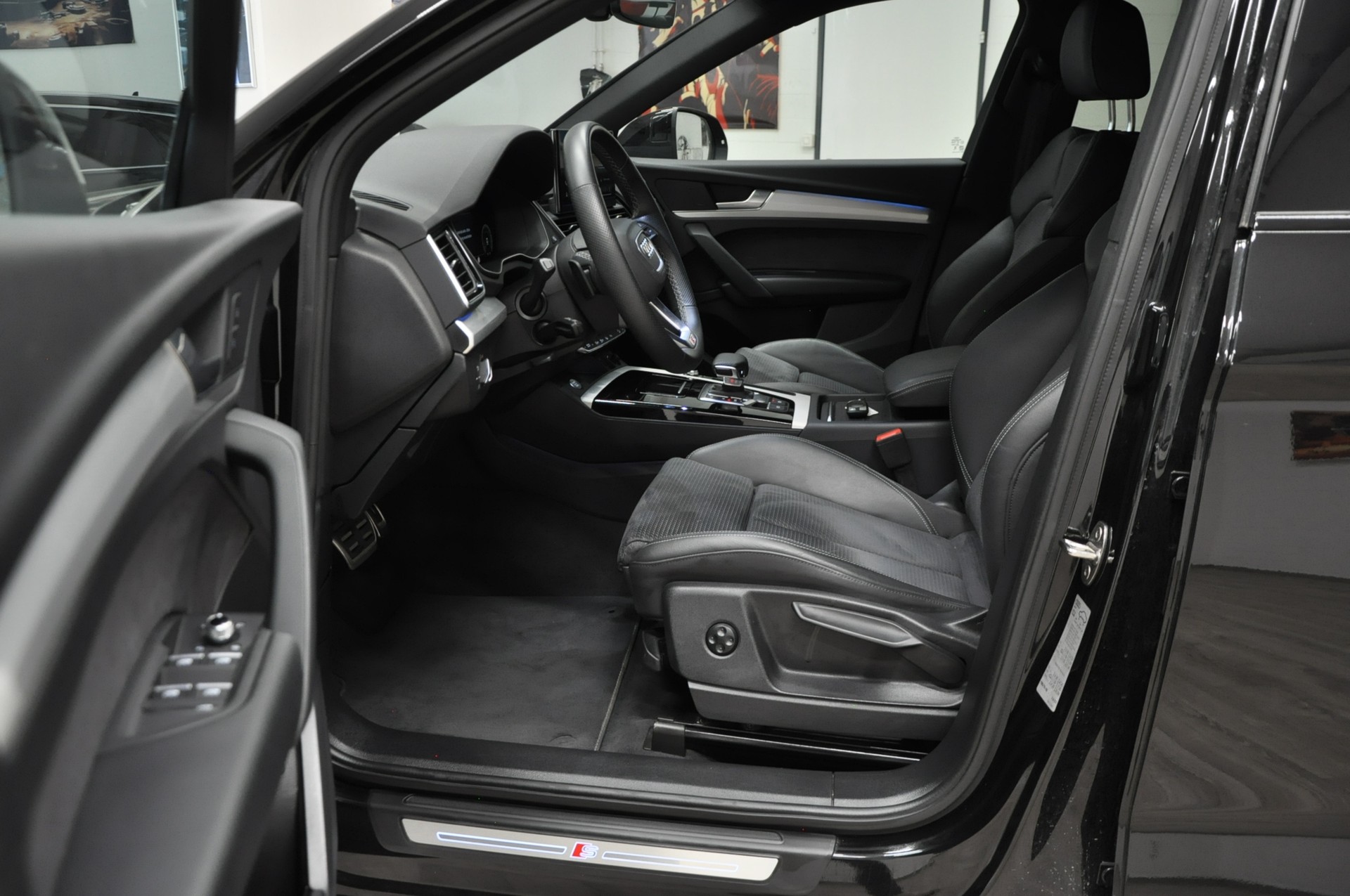AUDI Q5 Sportback 40 TDI Blackedition quattro S-tronic-image-8