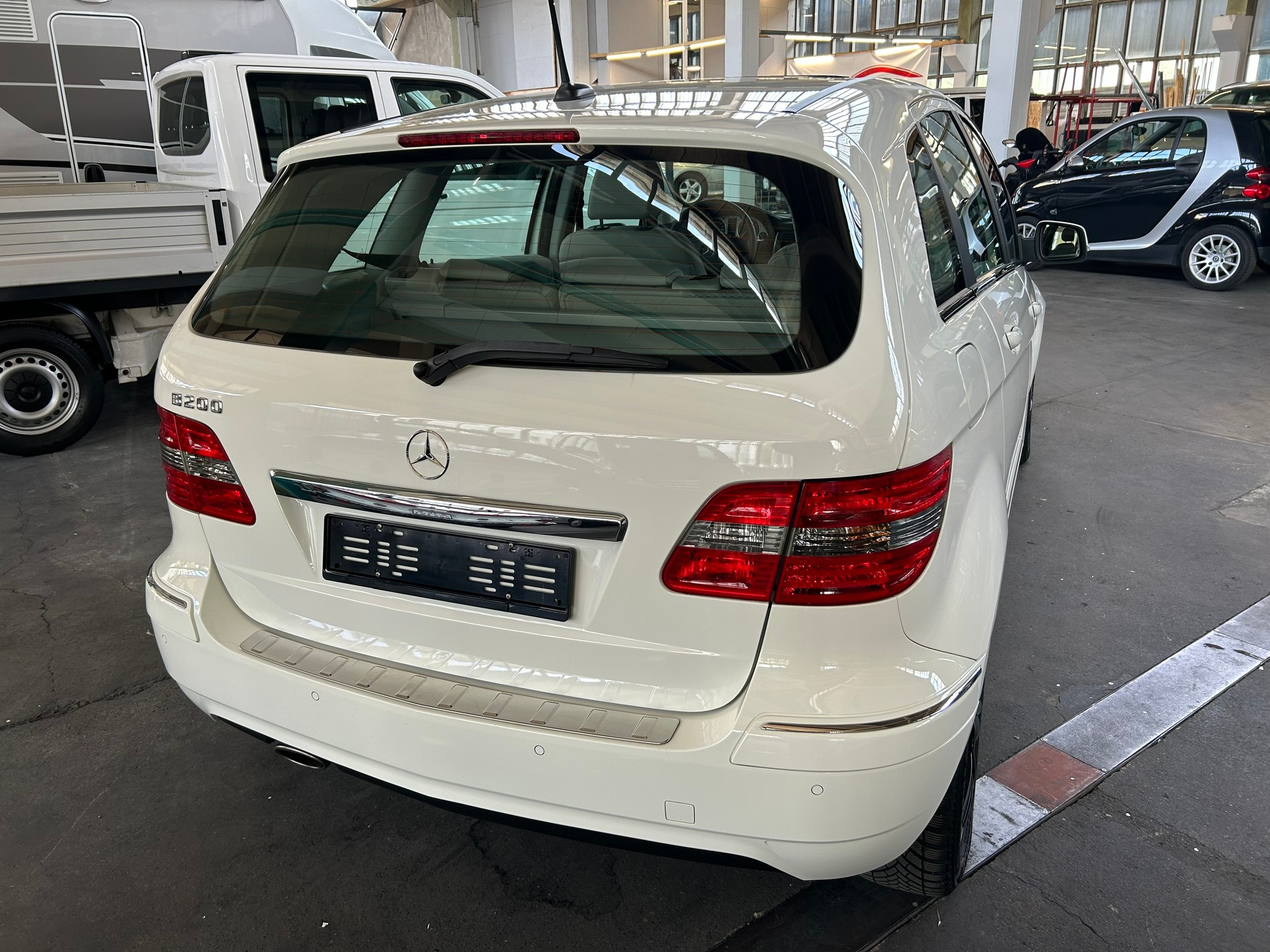 MERCEDES-BENZ B 200-image-8