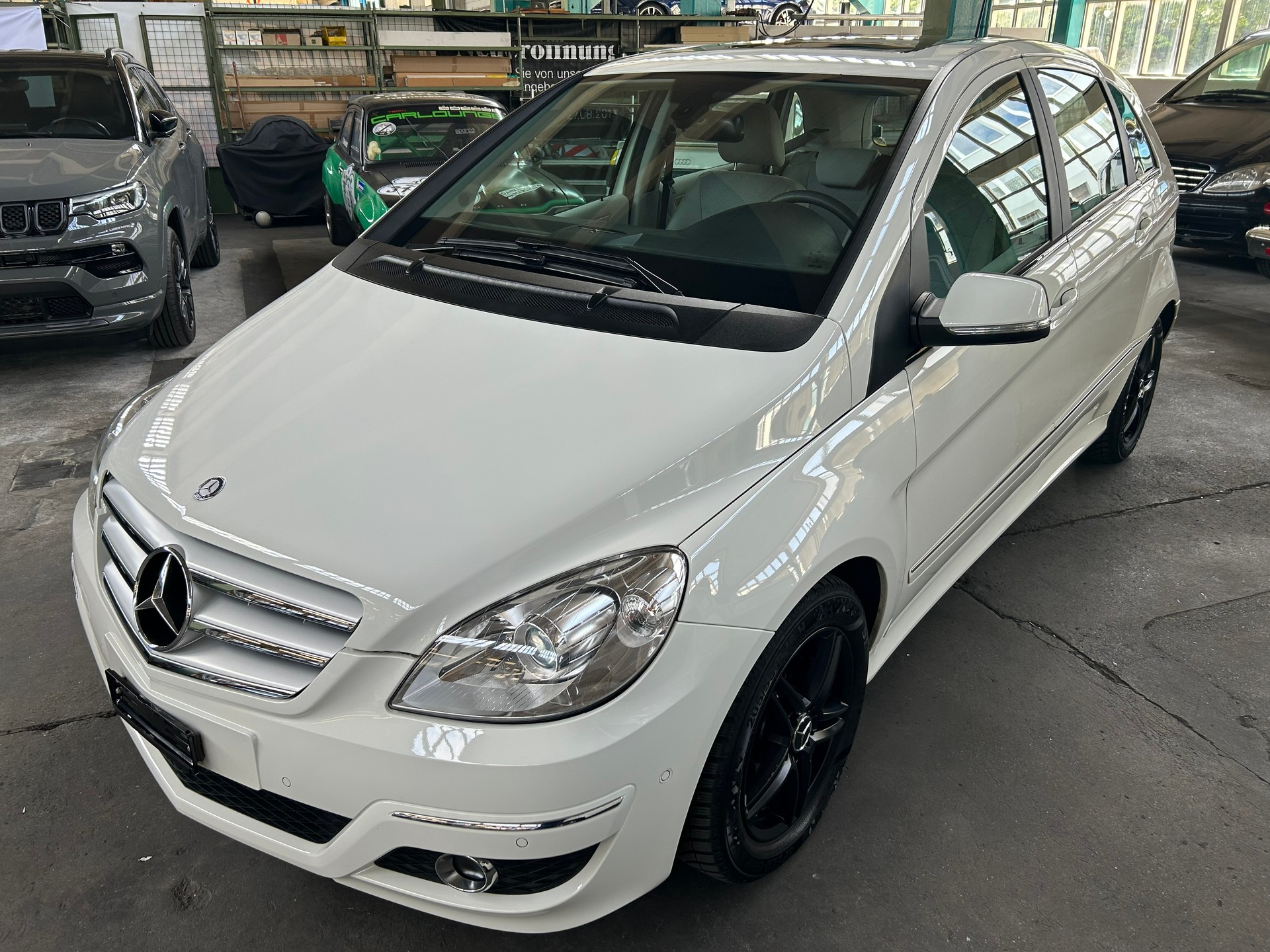 MERCEDES-BENZ B 200-image-5