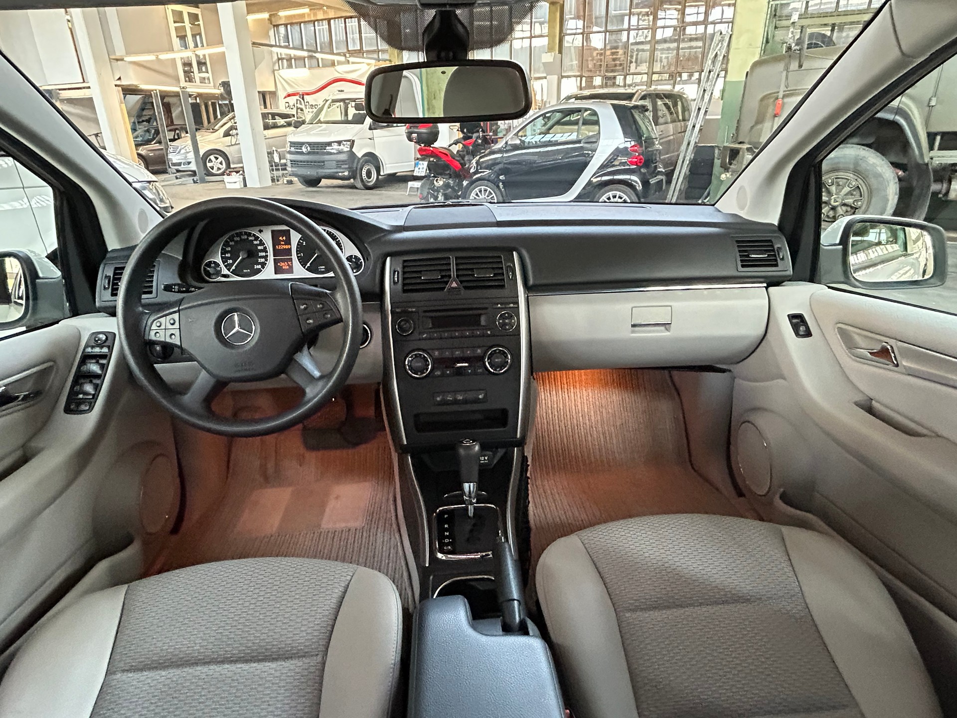 MERCEDES-BENZ B 200-image-14