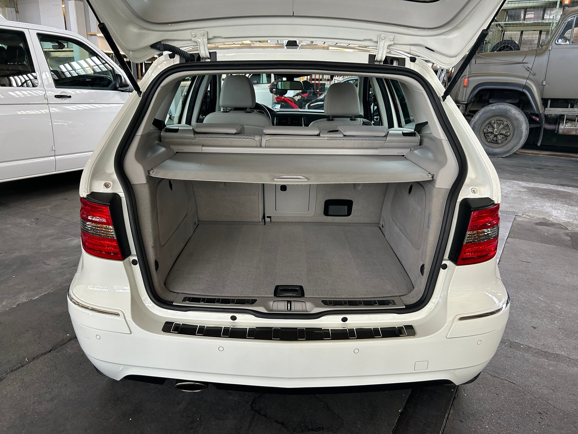 MERCEDES-BENZ B 200-image-10