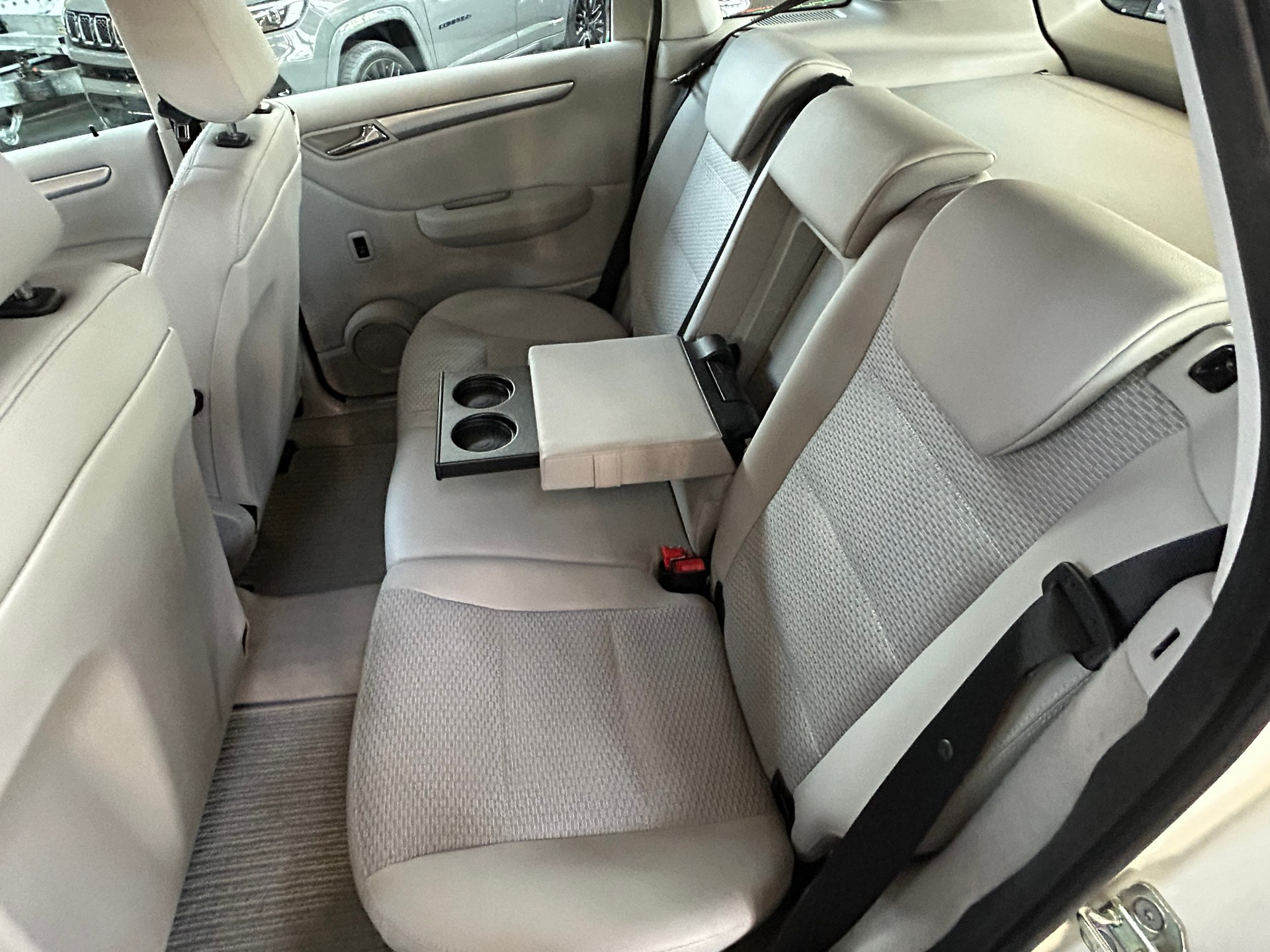 MERCEDES-BENZ B 200-image-15
