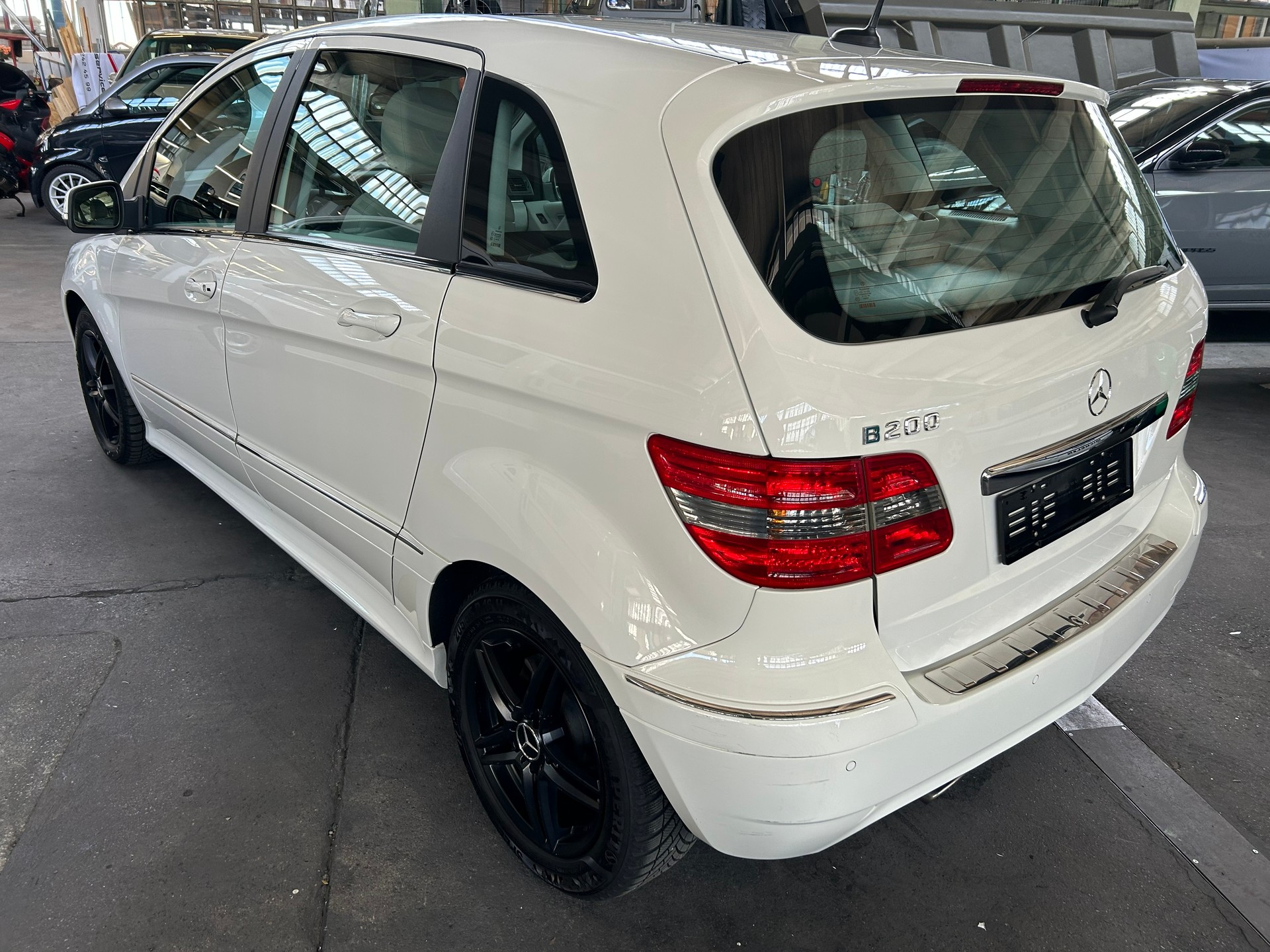 MERCEDES-BENZ B 200-image-6