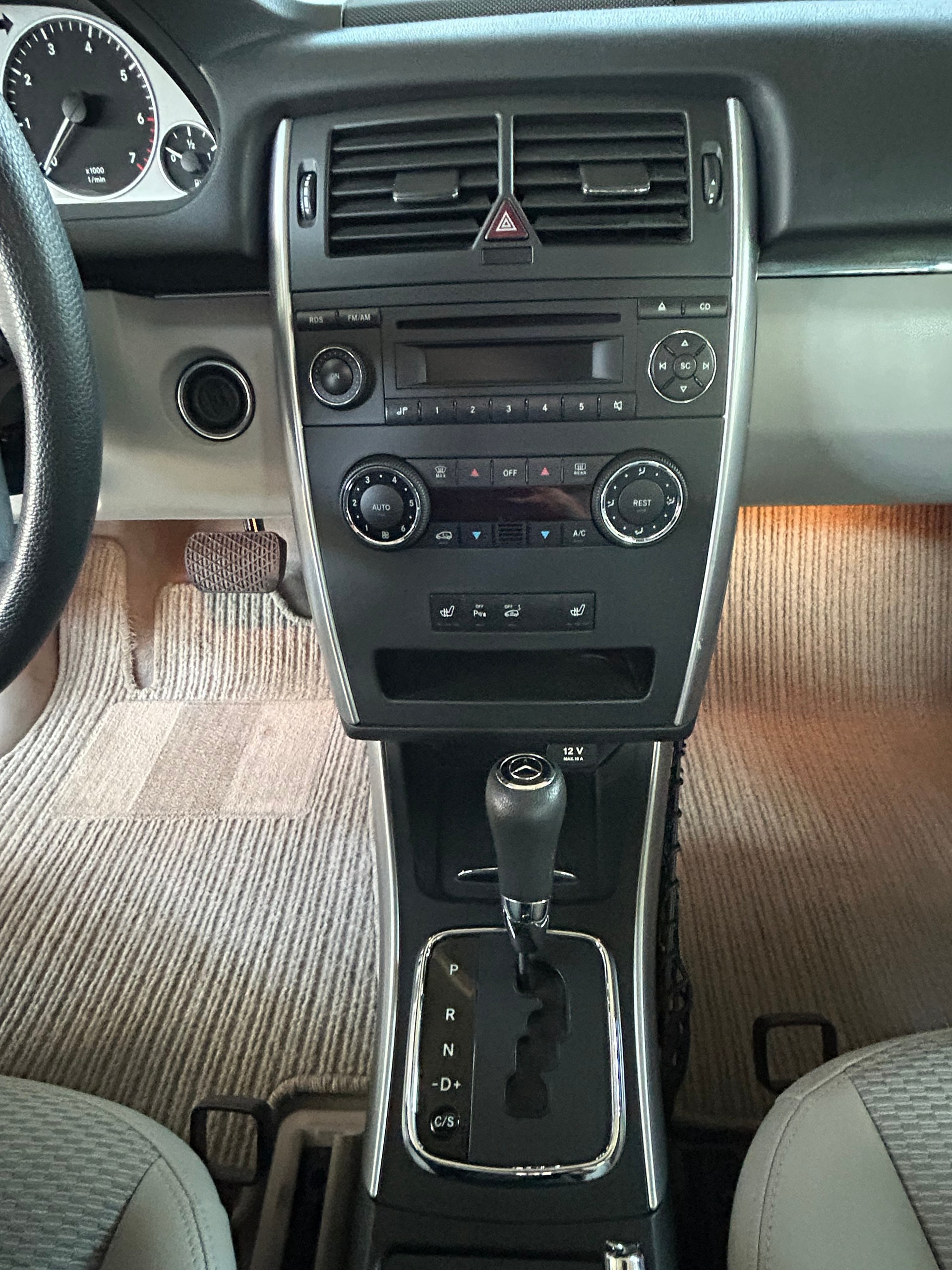 MERCEDES-BENZ B 200-image-17