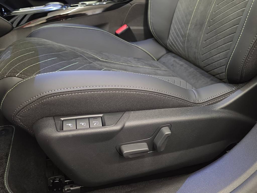 PEUGEOT 208 1.2 MHEV 145 GT-image-12