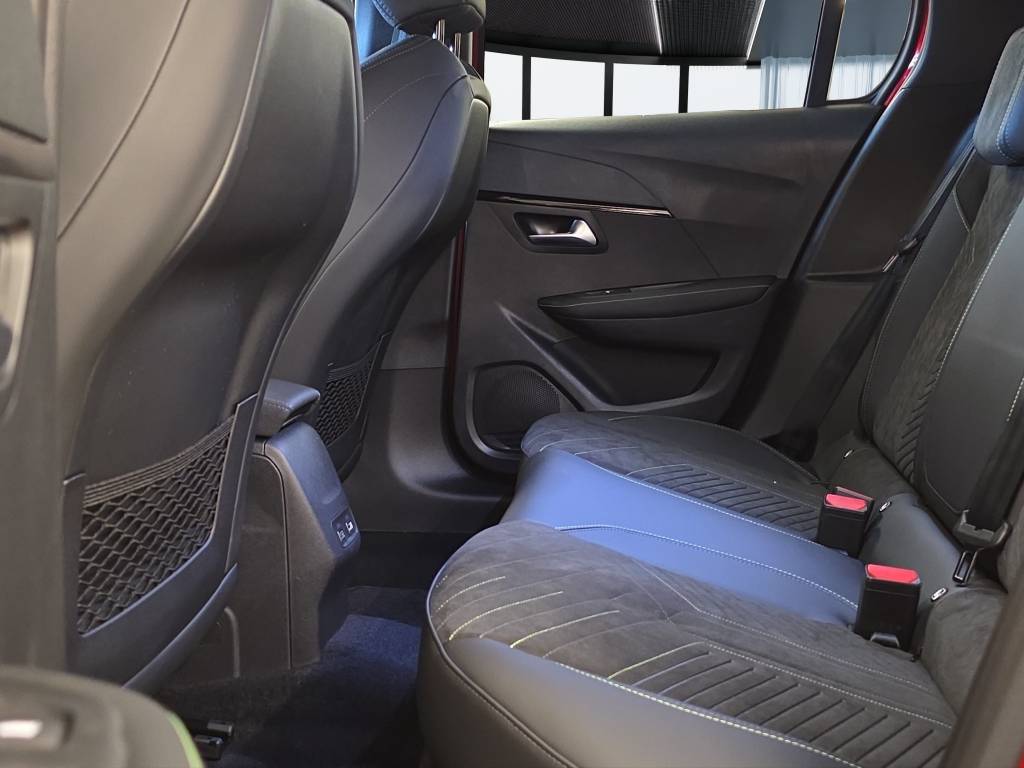 PEUGEOT 208 1.2 MHEV 145 GT-image-8