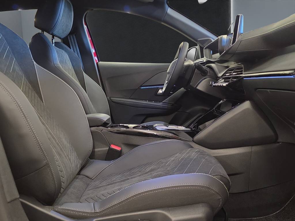 PEUGEOT 208 1.2 MHEV 145 GT-image-10