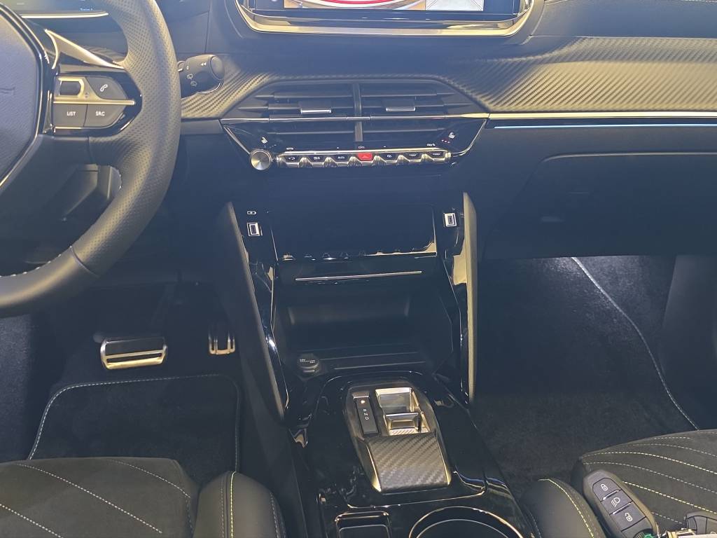 PEUGEOT 208 1.2 MHEV 145 GT-image-6
