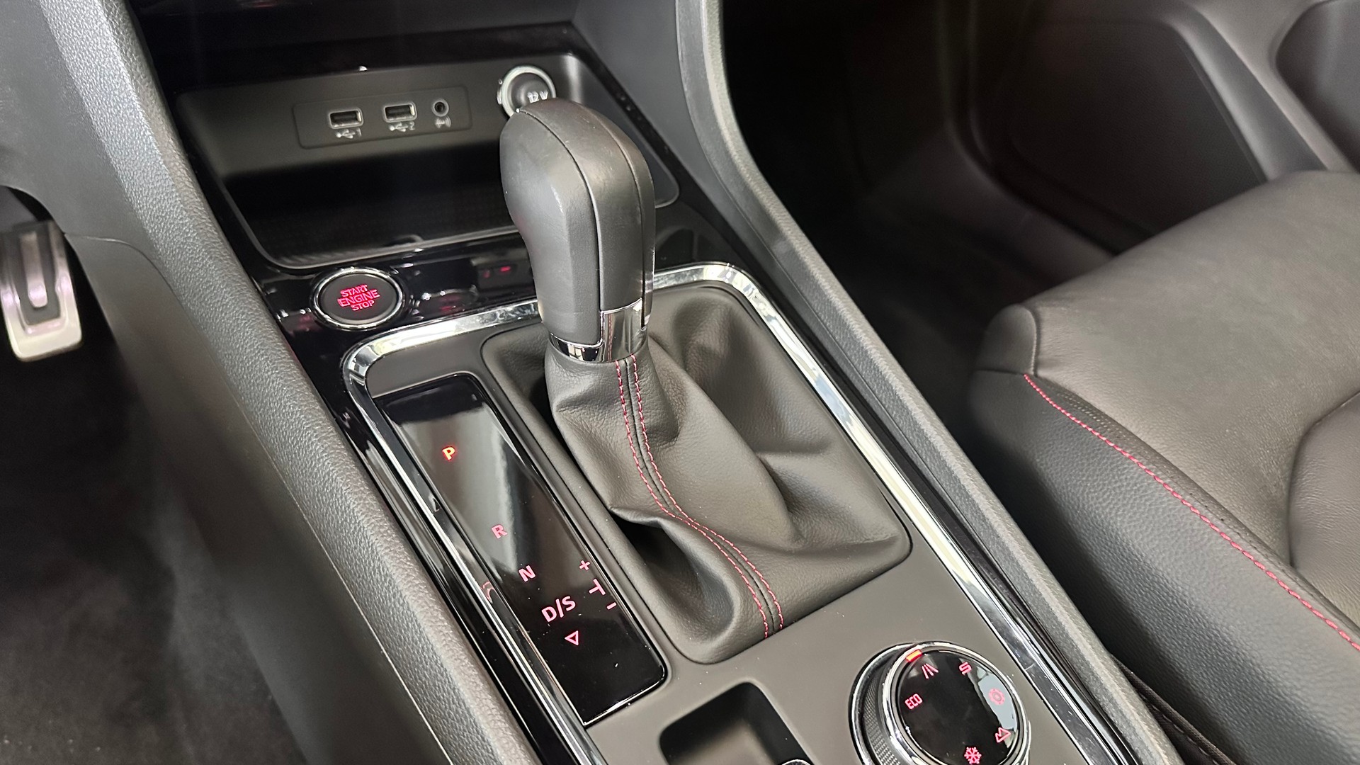 SEAT Ateca 2.0 TSI FR 4Drive DSG-image-13