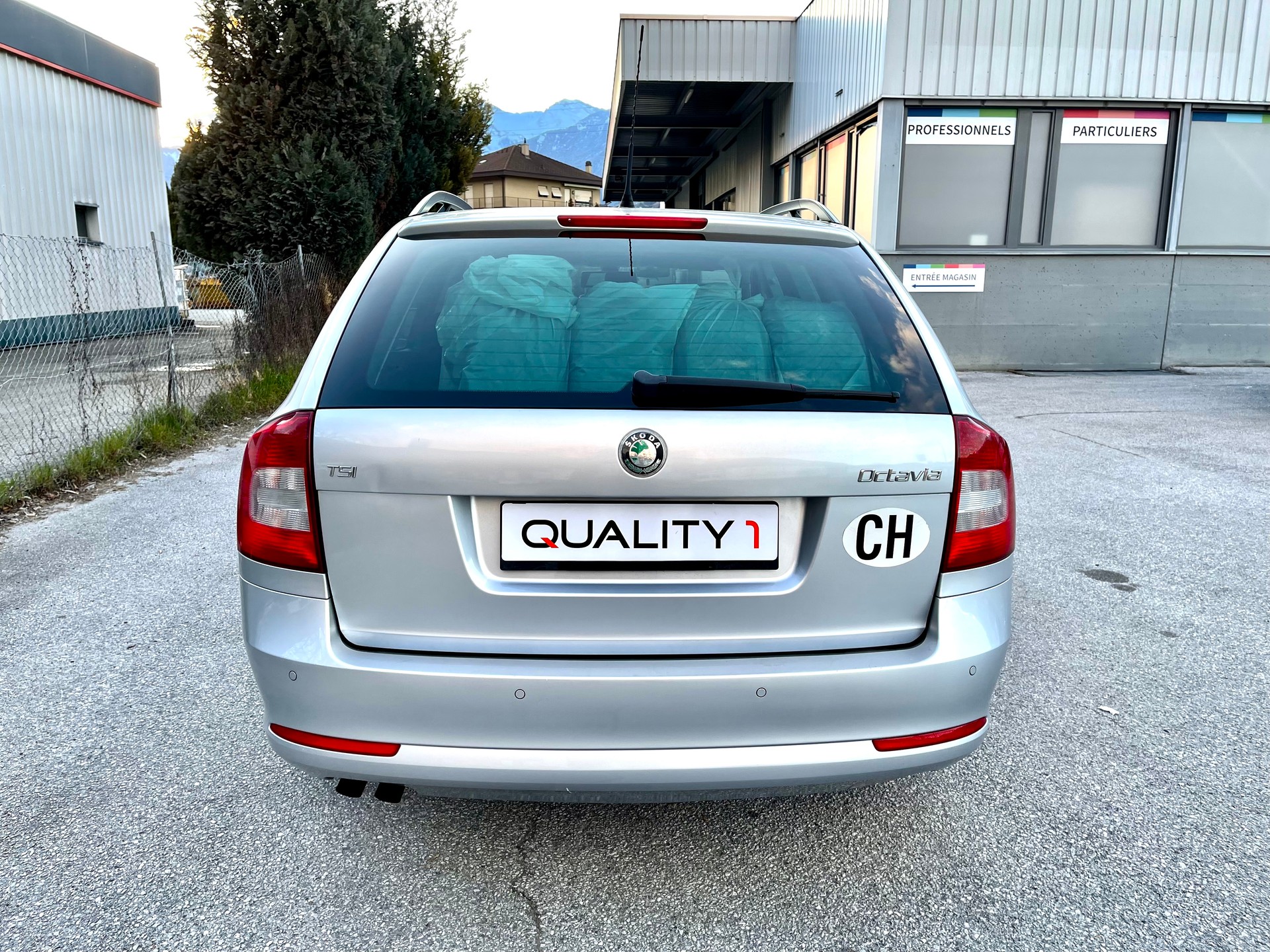 SKODA Octavia Combi 1.4 TSI Elegance DSG-image-8