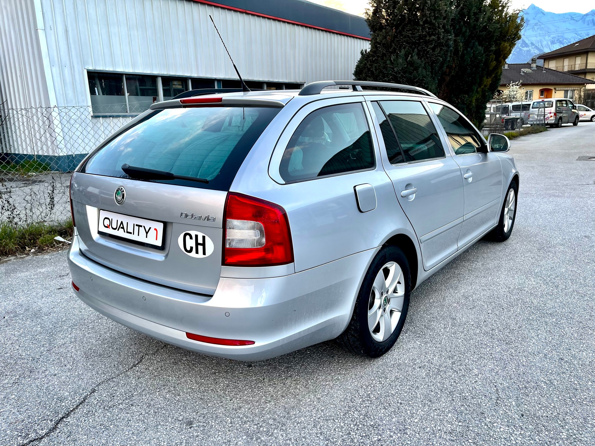 SKODA Octavia Combi 1.4 TSI Elegance DSG-image-13