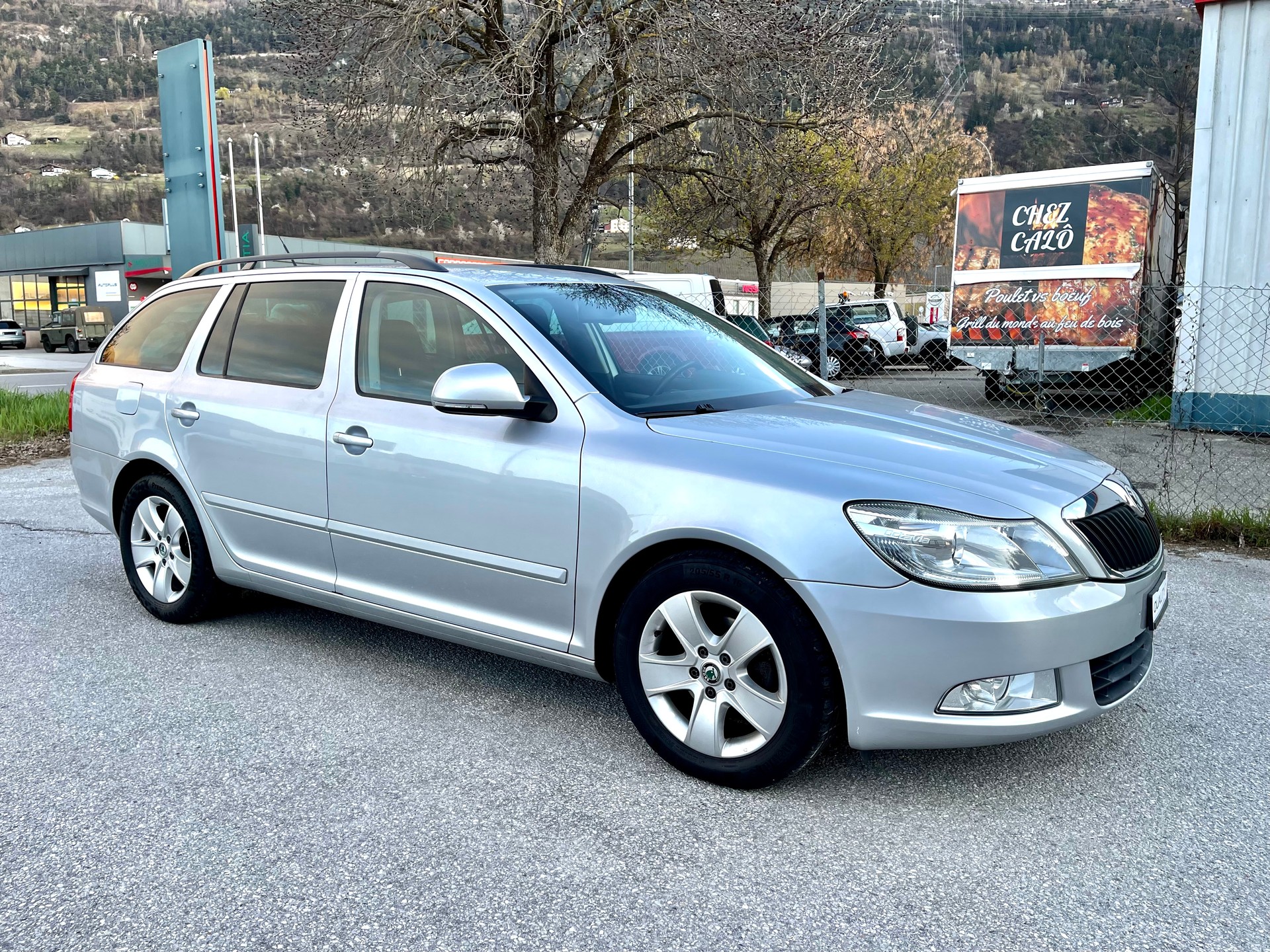SKODA Octavia Combi 1.4 TSI Elegance DSG-image-19