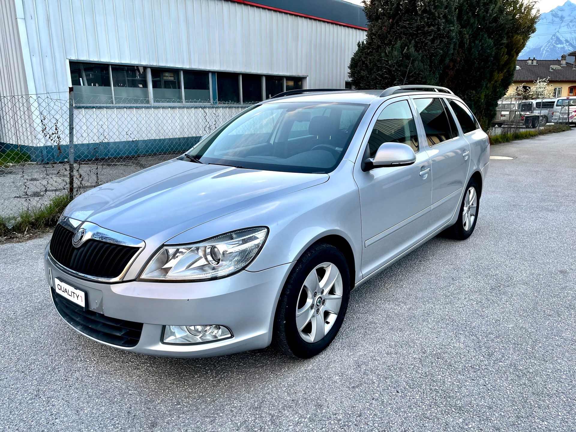 SKODA Octavia Combi 1.4 TSI Elegance DSG-image-27
