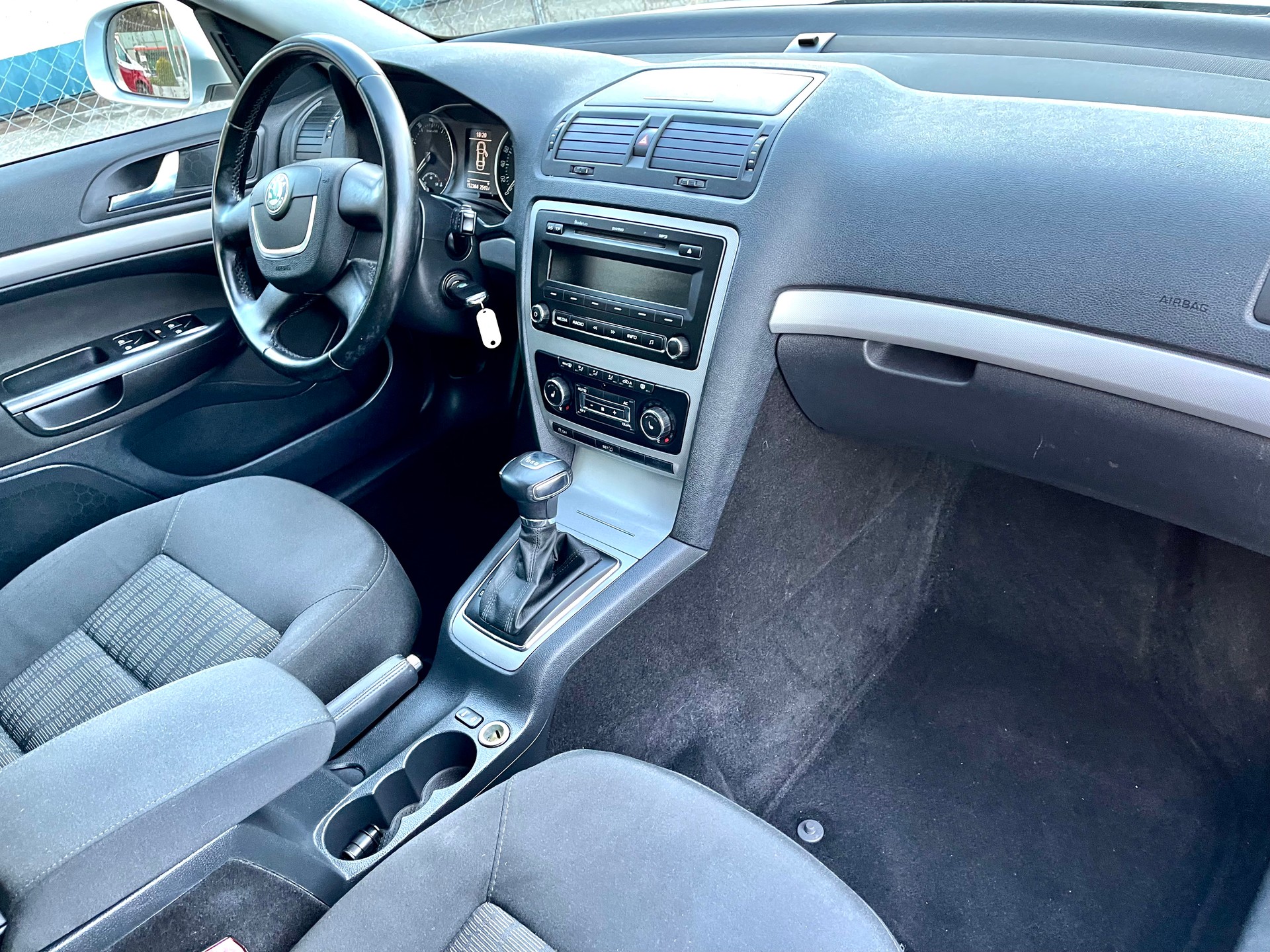 SKODA Octavia Combi 1.4 TSI Elegance DSG-image-21