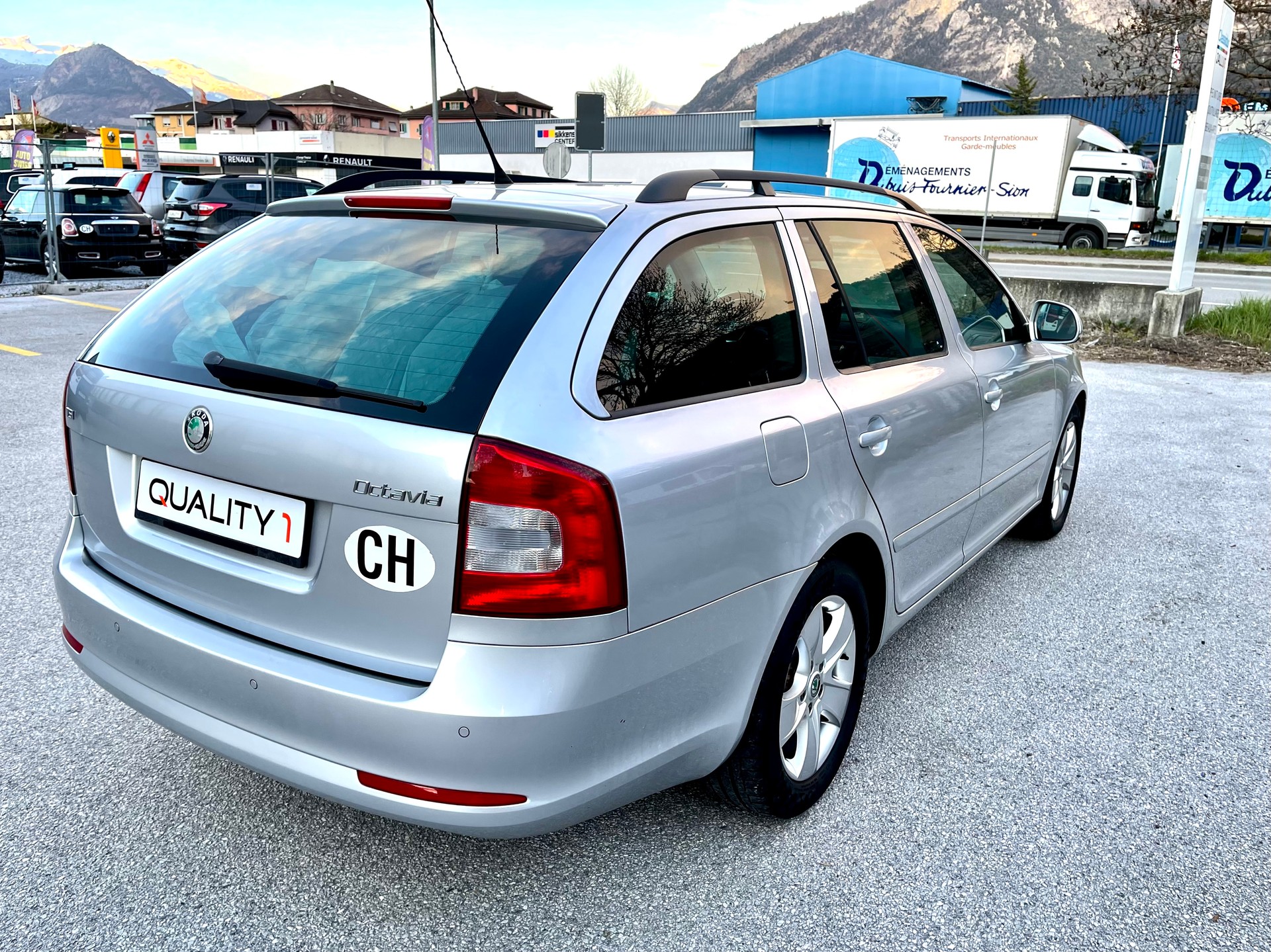 SKODA Octavia Combi 1.4 TSI Elegance DSG-image-25