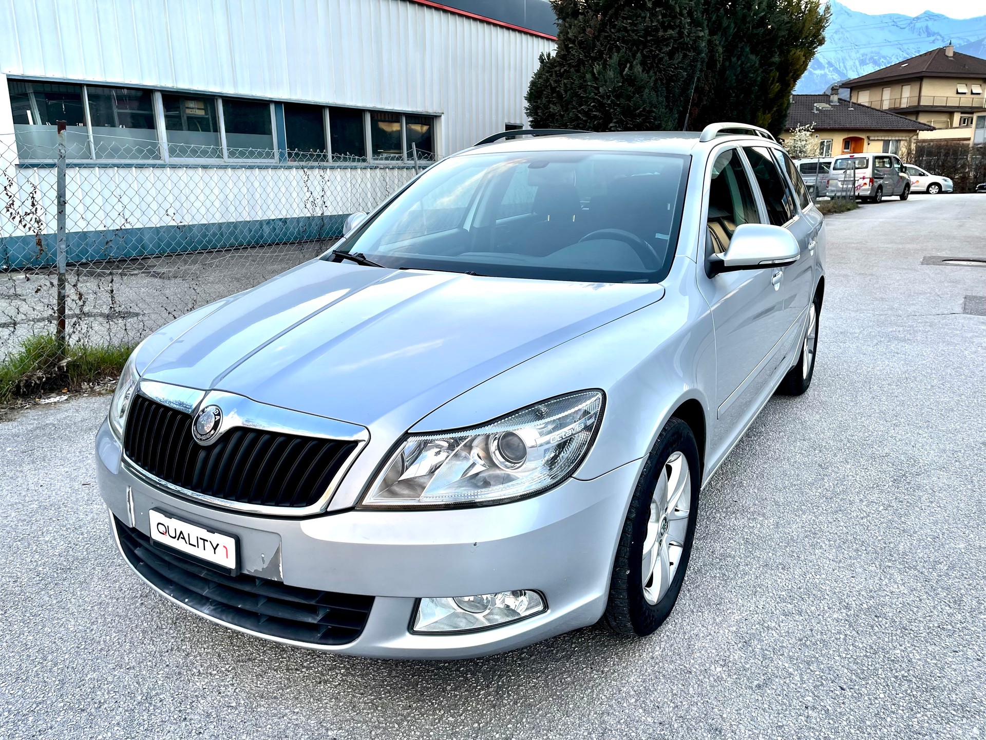 SKODA Octavia Combi 1.4 TSI Elegance DSG-image-5