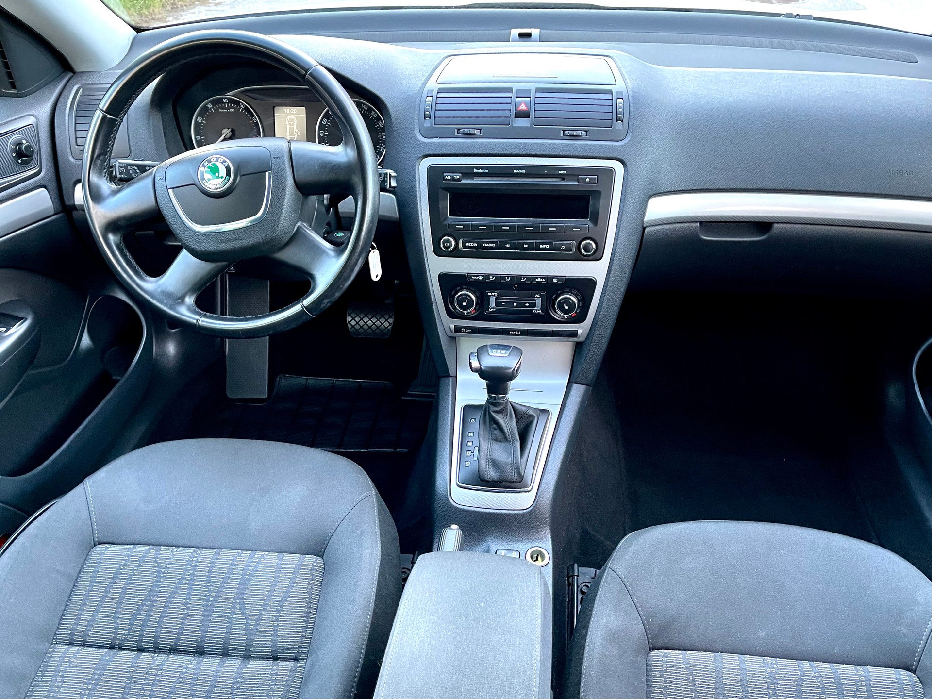 SKODA Octavia Combi 1.4 TSI Elegance DSG-showroom-element-1