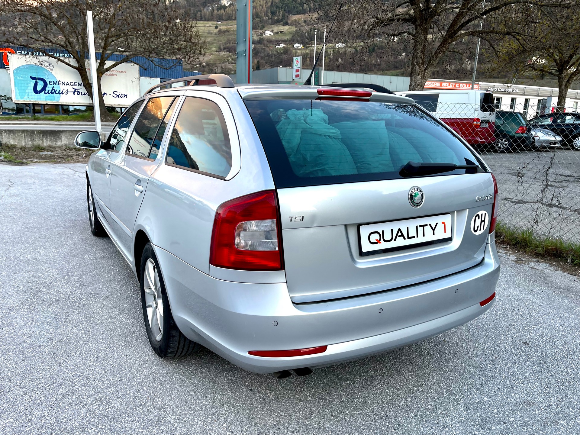 SKODA Octavia Combi 1.4 TSI Elegance DSG-image-4