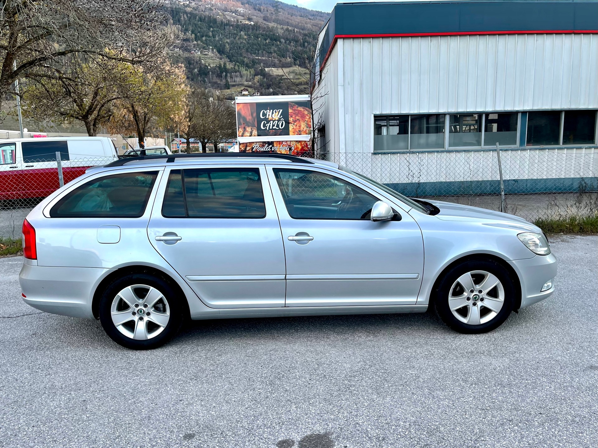 SKODA Octavia Combi 1.4 TSI Elegance DSG-image-18