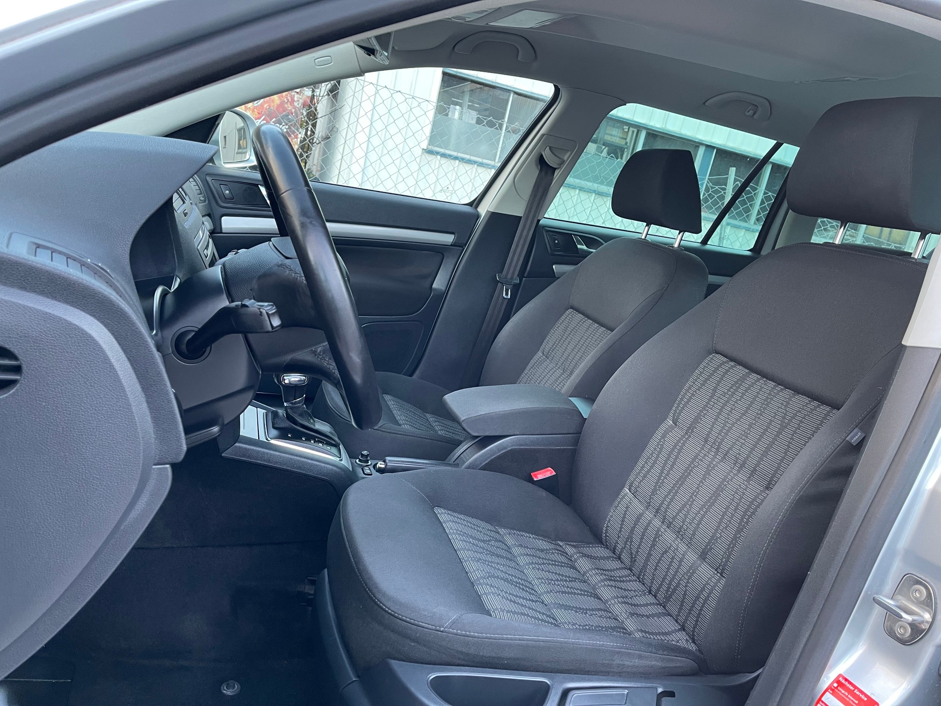 SKODA Octavia Combi 1.4 TSI Elegance DSG-image-11