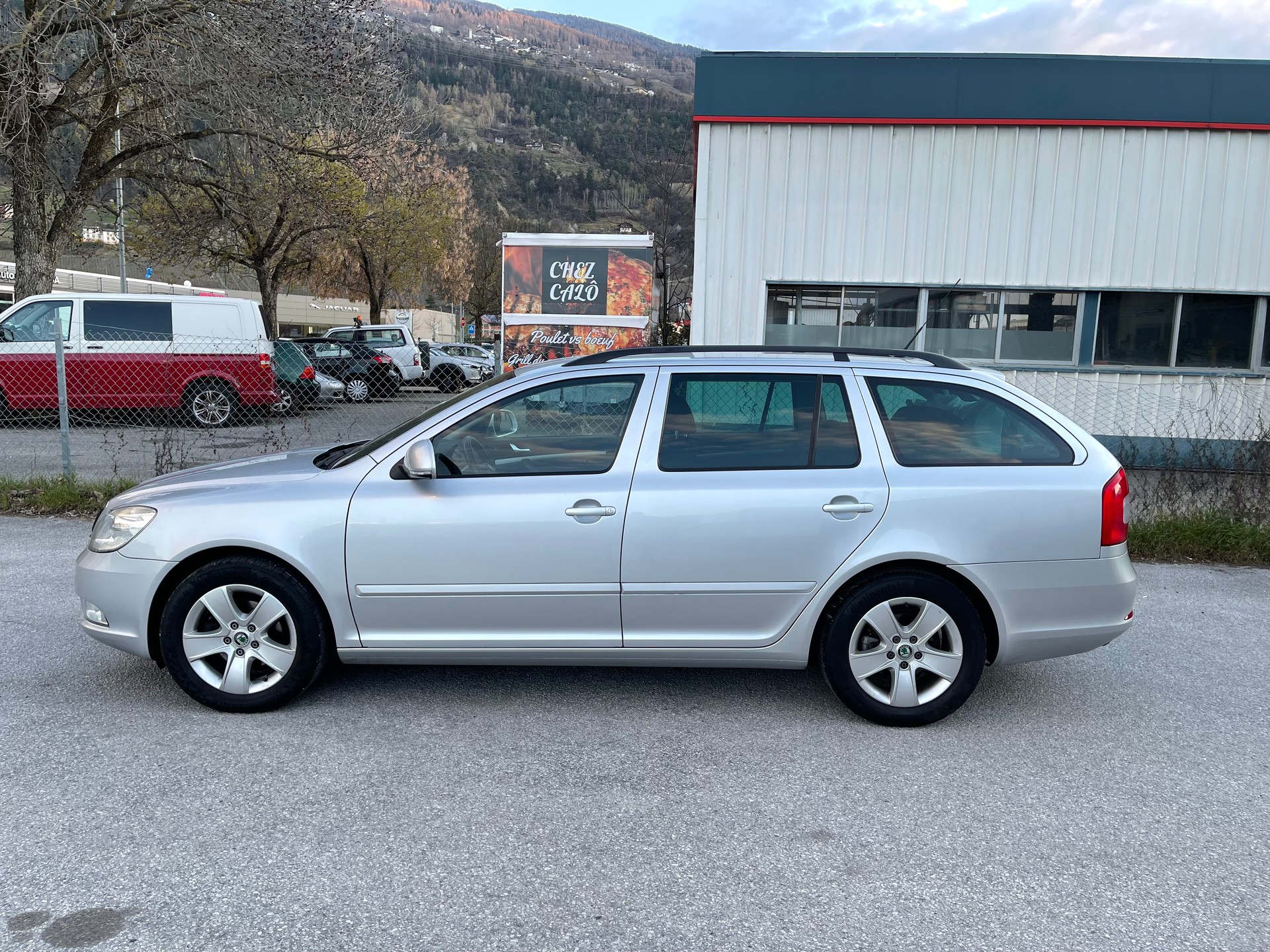 SKODA Octavia Combi 1.4 TSI Elegance DSG-image-12