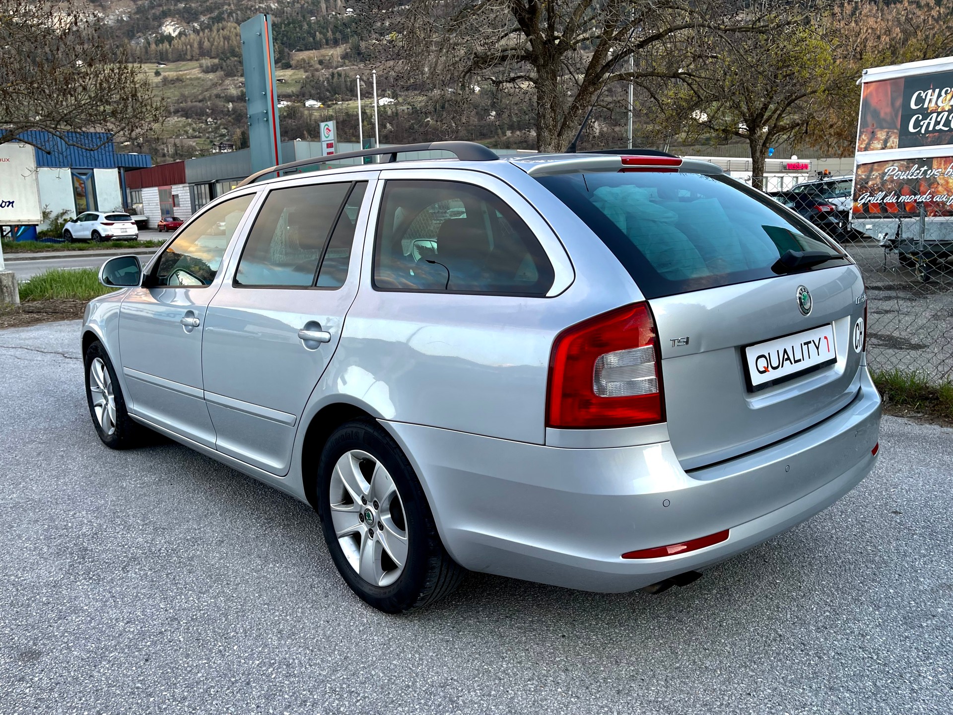 SKODA Octavia Combi 1.4 TSI Elegance DSG-image-24