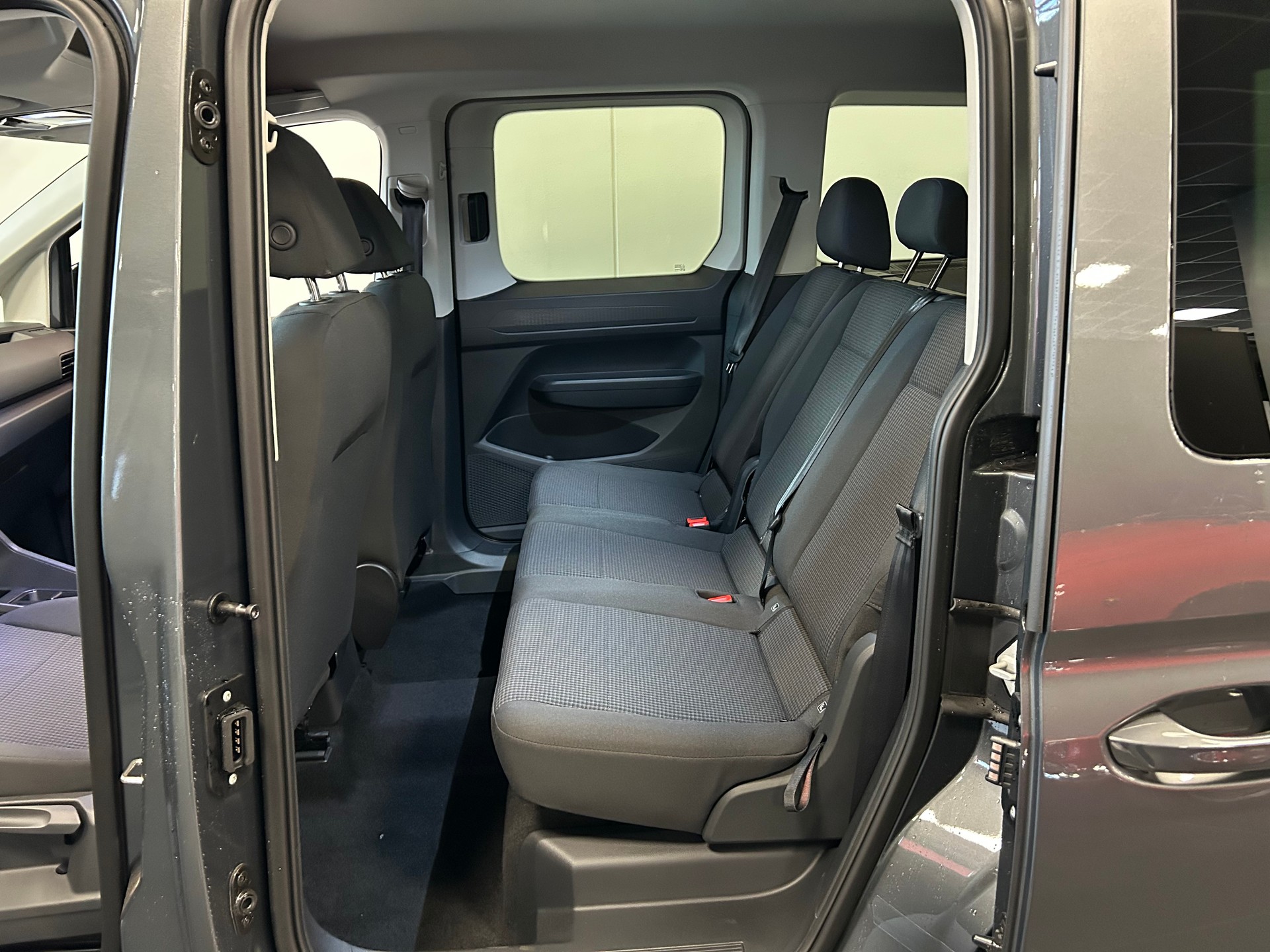 VW Caddy 1.5 TSI Plug in Hybrid DSG-image-13