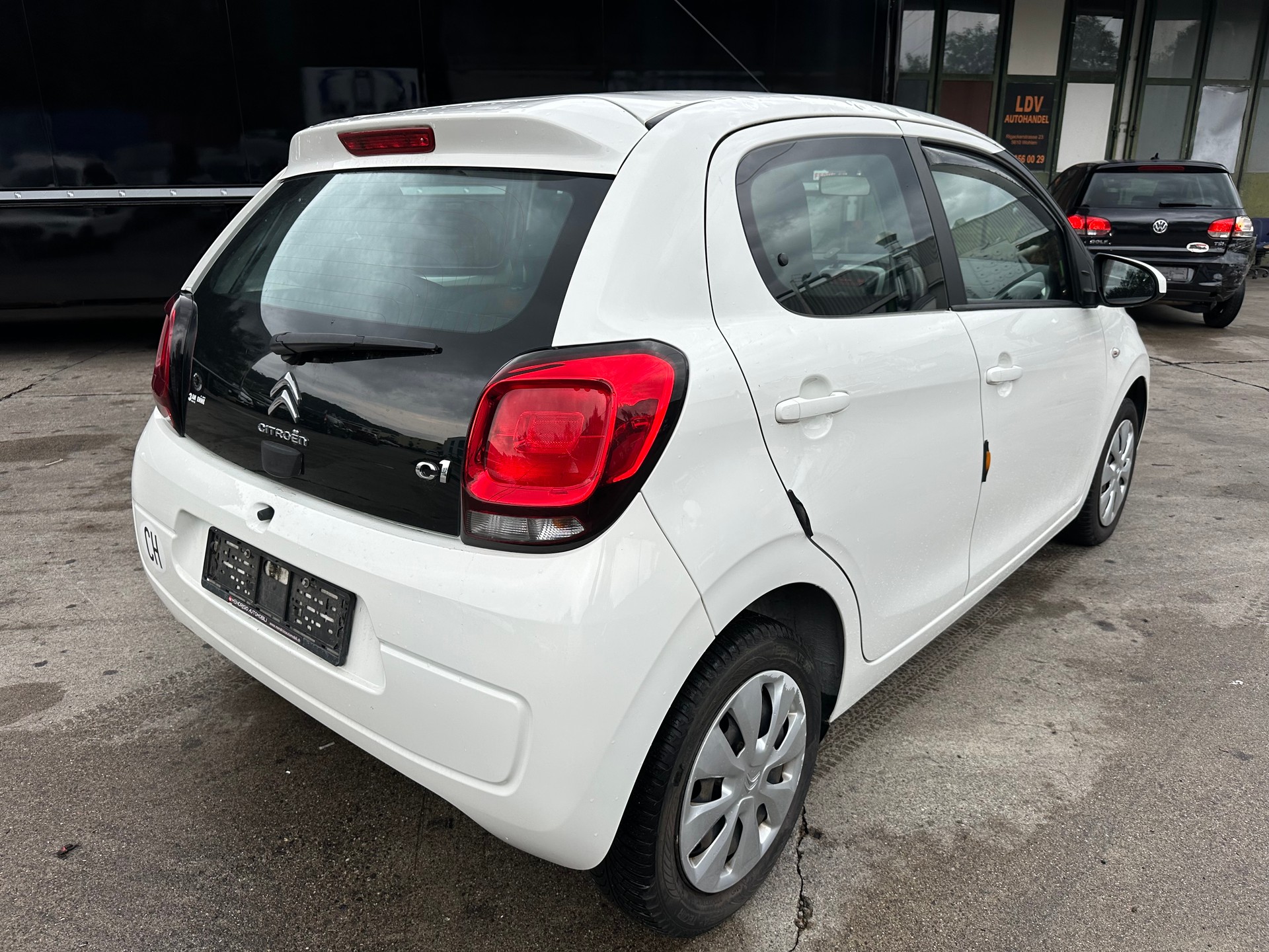 CITROEN C1 1.0 VTi Feel Airscape-image-6