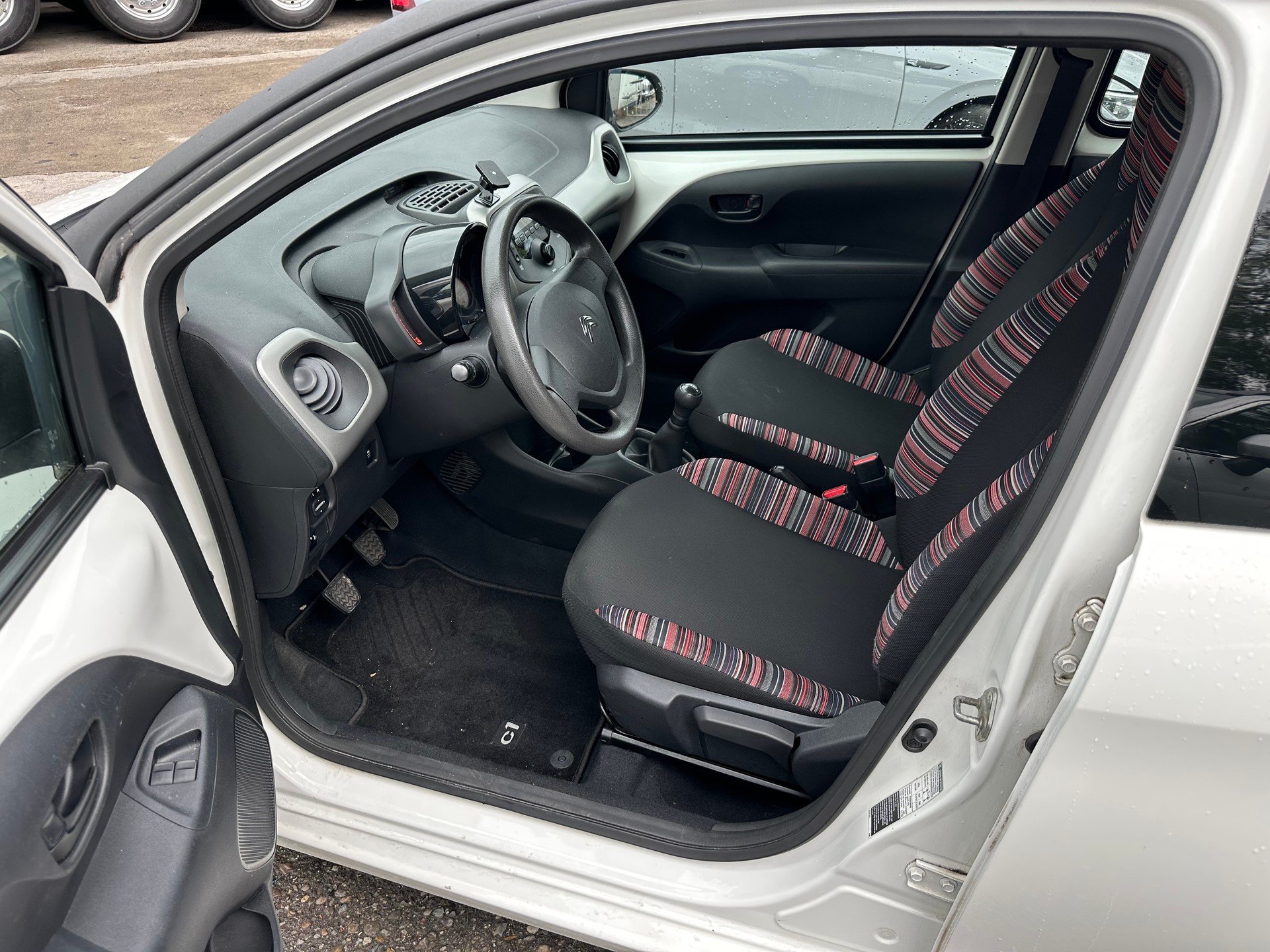 CITROEN C1 1.0 VTi Feel Airscape-image-11