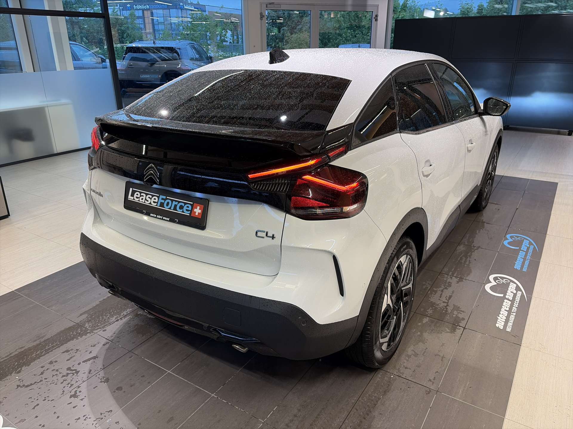 CITROEN C4 1.2 PureTech 130 Shine EAT8-Automat-showroom-element-2
