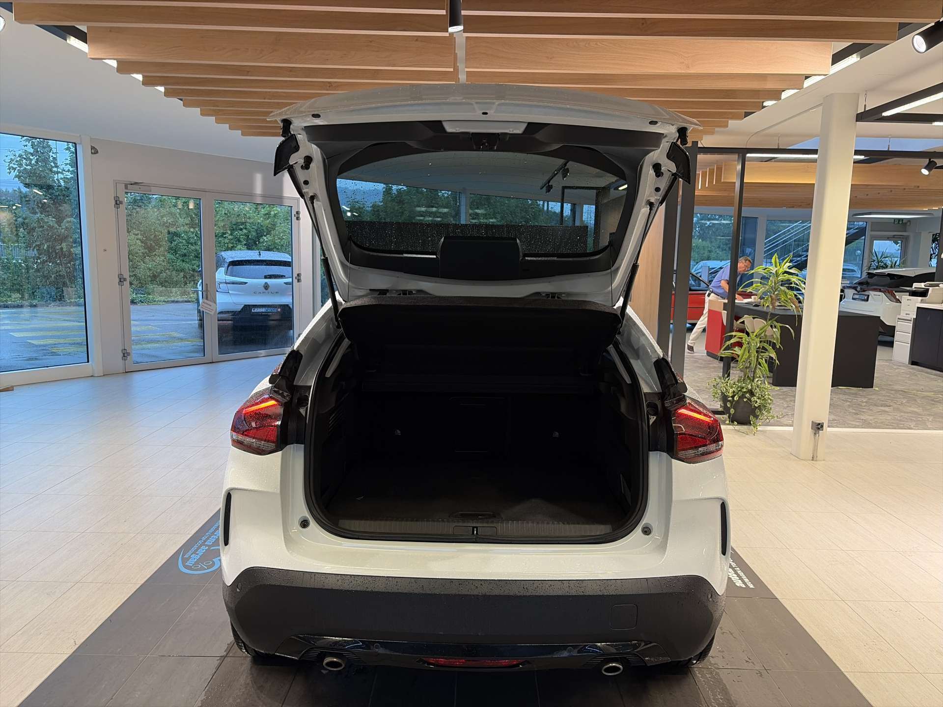 CITROEN C4 1.2 PureTech 130 Shine EAT8-Automat-image-7