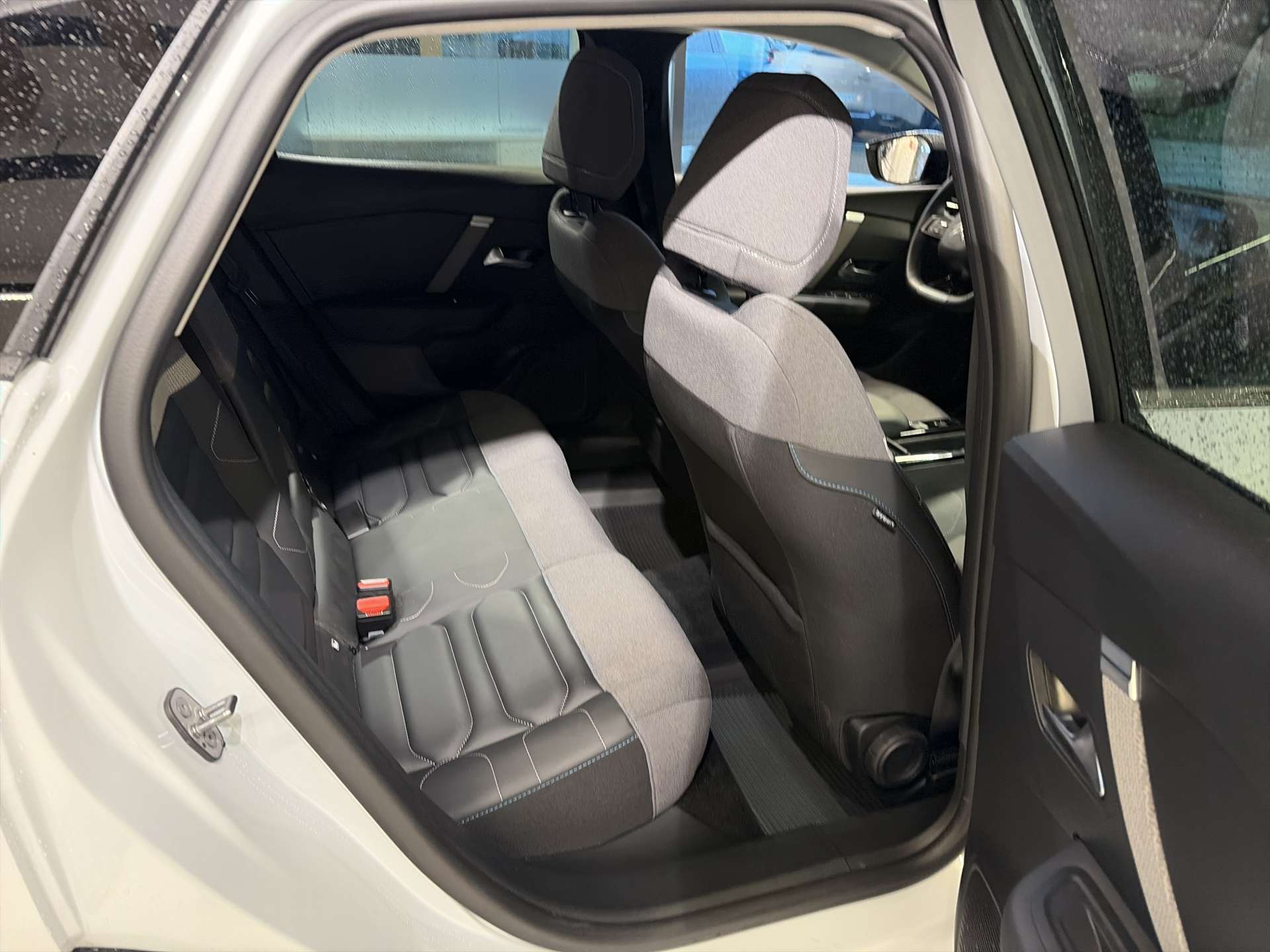 CITROEN C4 1.2 PureTech 130 Shine EAT8-Automat-image-6