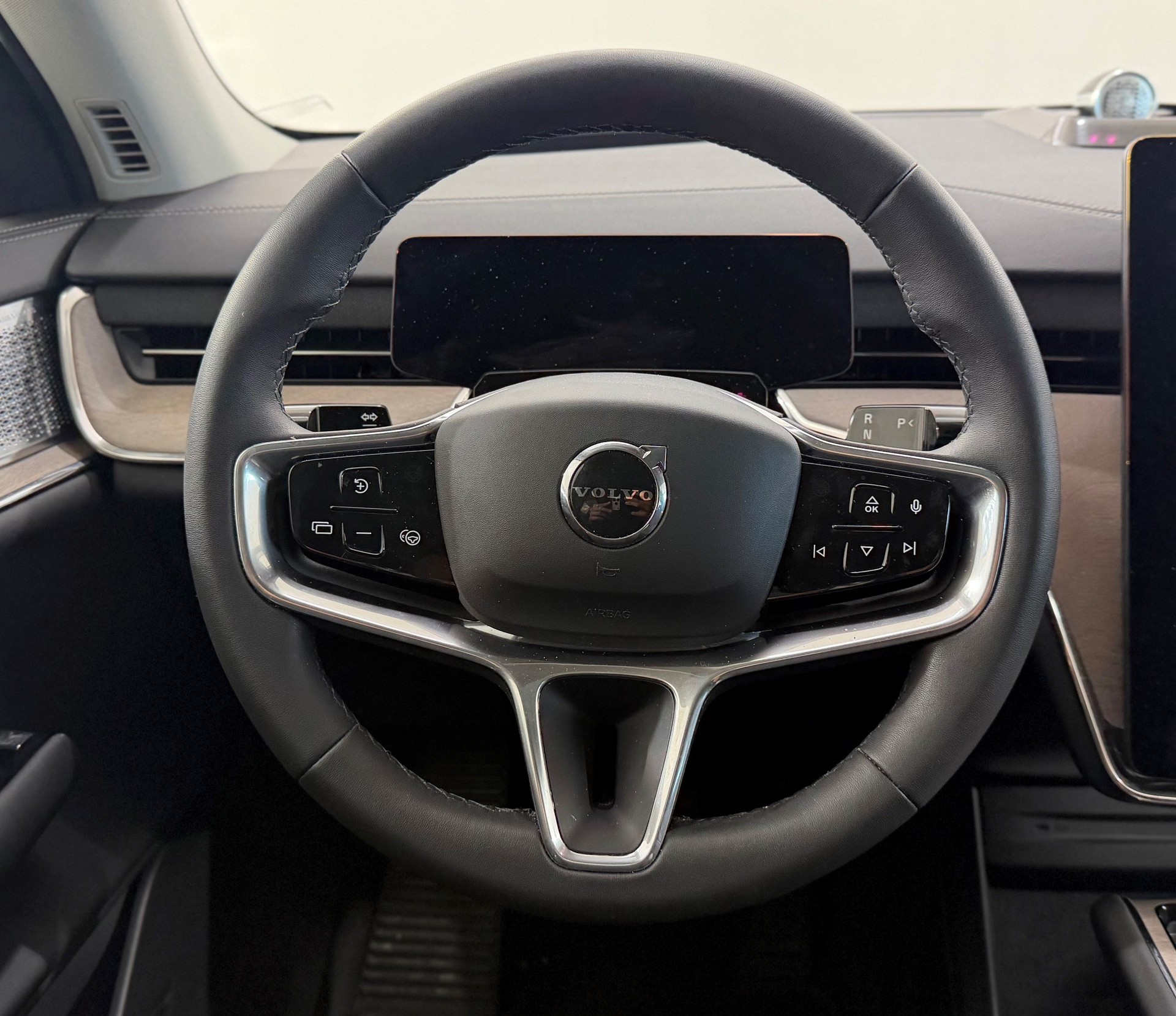 VOLVO EX 90 Twin Performance Ultra AWD-image-10
