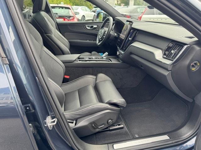 VOLVO XC60 2.0 B5 MH Black Edition AWD-image-15