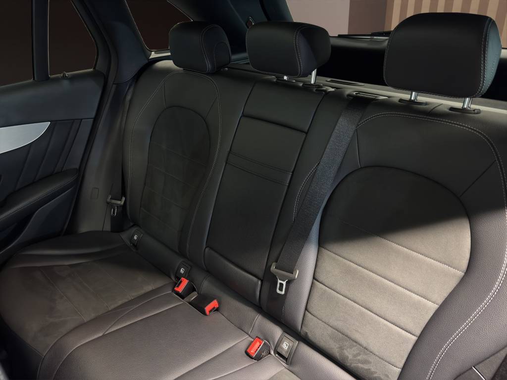 MERCEDES-BENZ GLC 250 AMG Line 4Matic 9G-Tronic-image-8