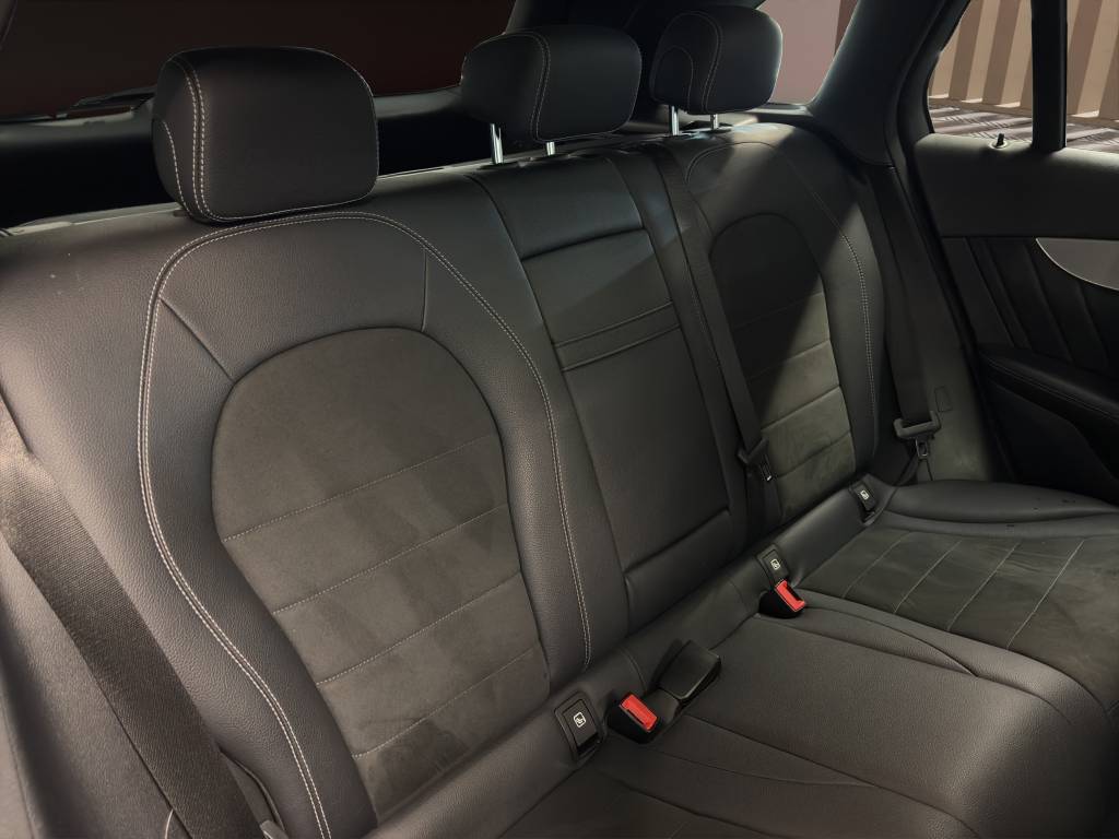 MERCEDES-BENZ GLC 250 AMG Line 4Matic 9G-Tronic-image-7