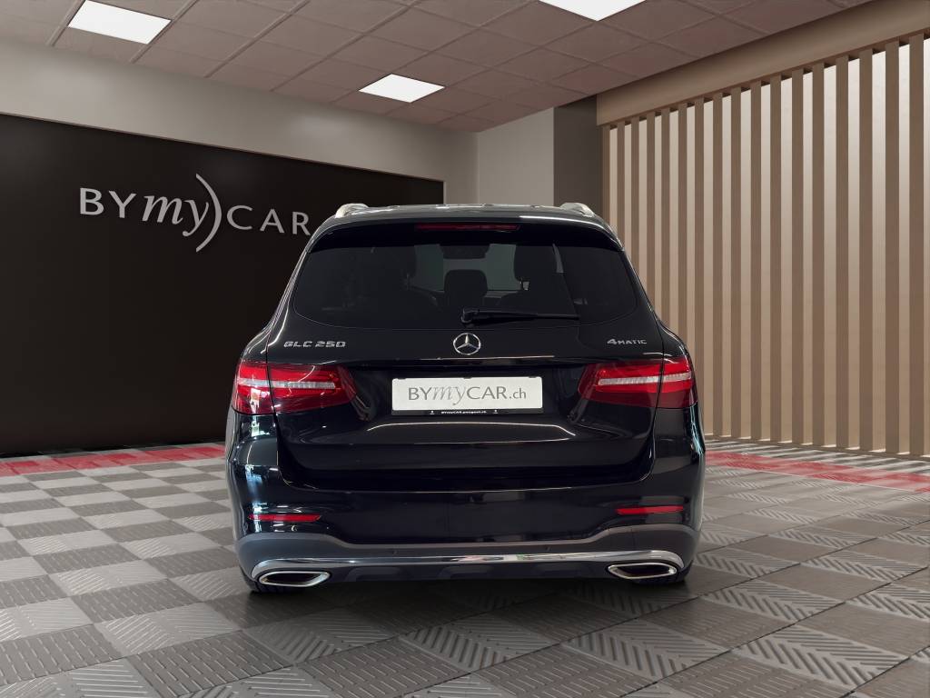 MERCEDES-BENZ GLC 250 AMG Line 4Matic 9G-Tronic-image-13