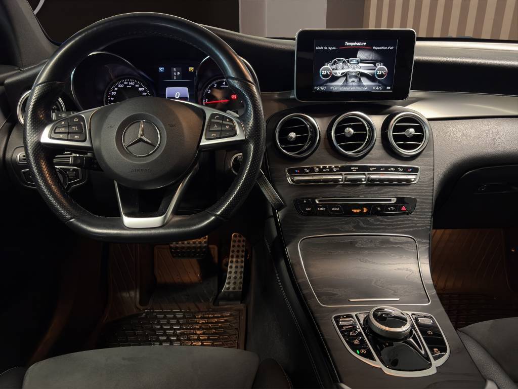 MERCEDES-BENZ GLC 250 AMG Line 4Matic 9G-Tronic-image-4