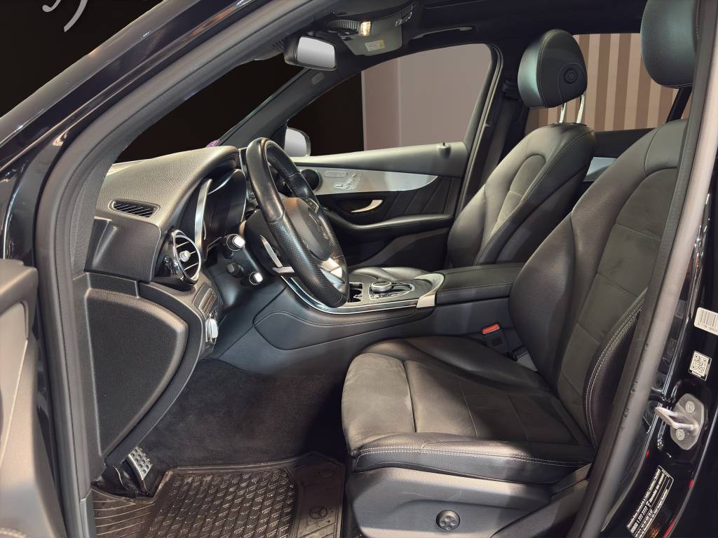 MERCEDES-BENZ GLC 250 AMG Line 4Matic 9G-Tronic-image-5