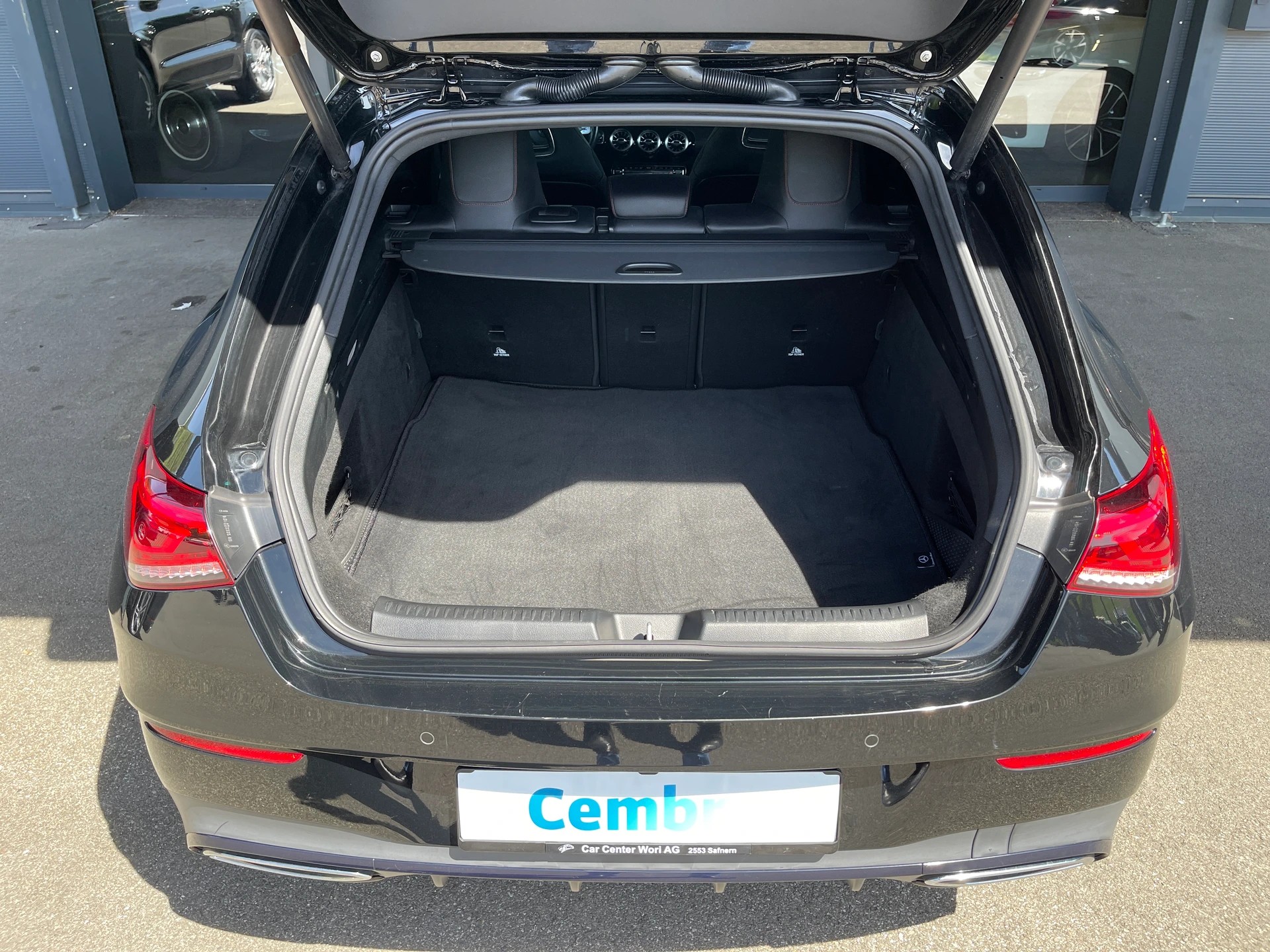 MERCEDES-BENZ CLA Shooting Brake 250 4Matic 7G-DCT AMG Line-image-14