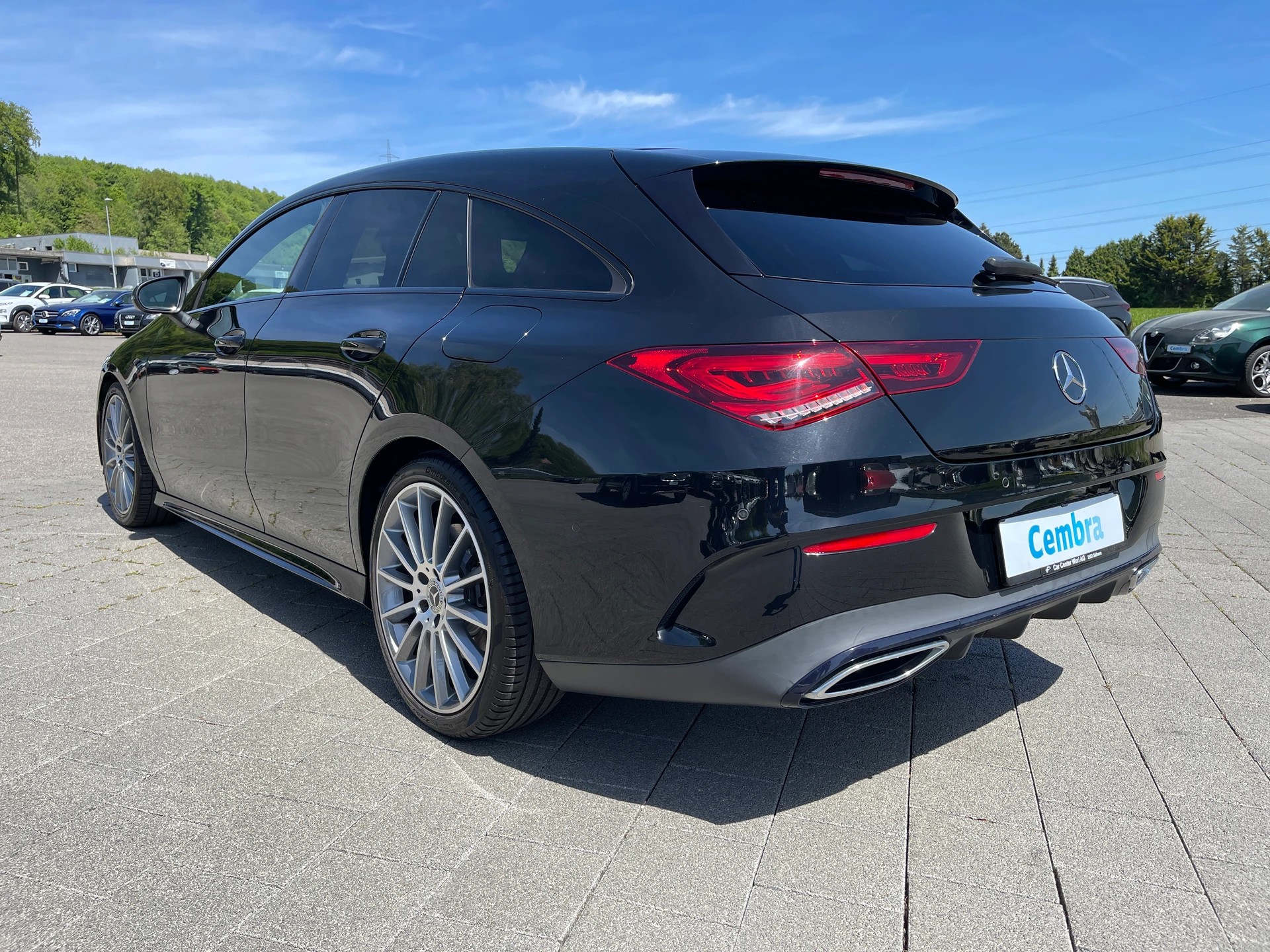 MERCEDES-BENZ CLA Shooting Brake 250 4Matic 7G-DCT AMG Line-image-2