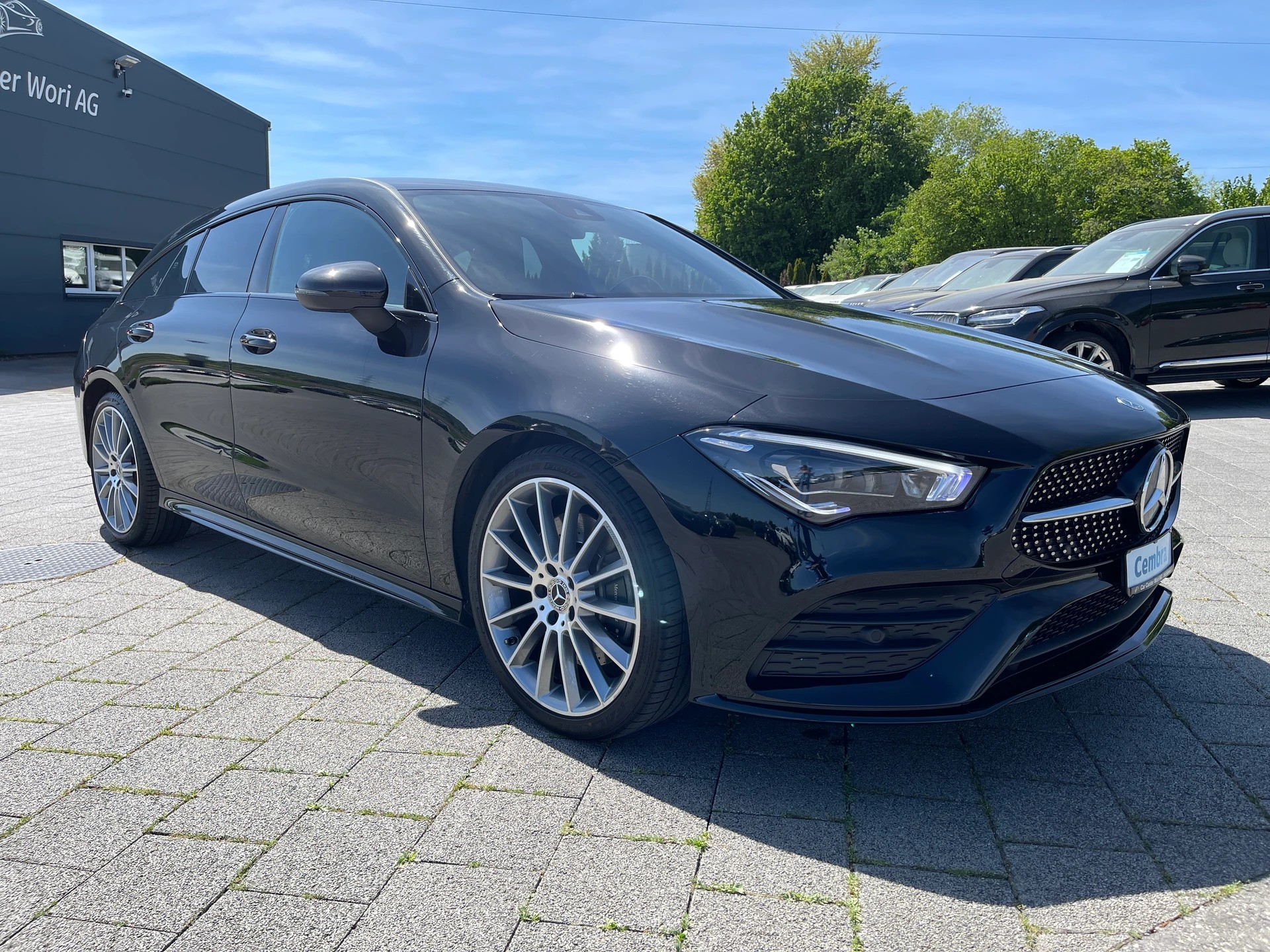 MERCEDES-BENZ CLA Shooting Brake 250 4Matic 7G-DCT AMG Line-image-4