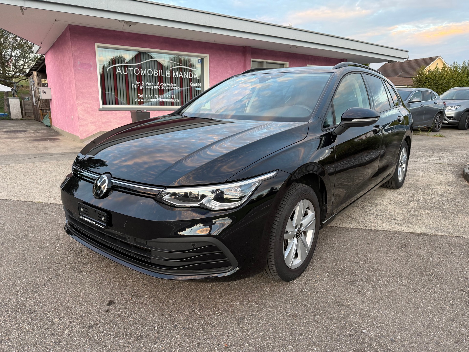 VW Golf Variant 2.0 TDI Life DSG 4Motion-image-0