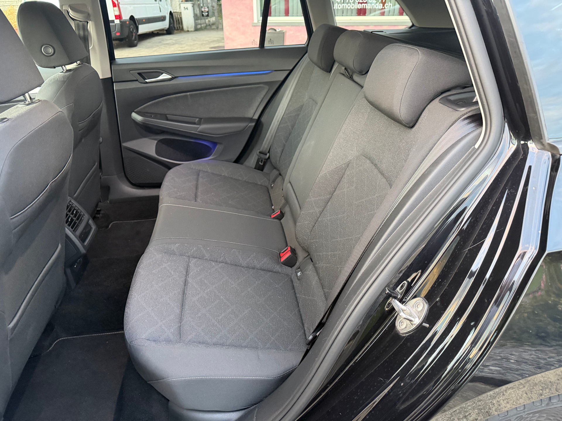 VW Golf Variant 2.0 TDI Life DSG 4Motion-image-8
