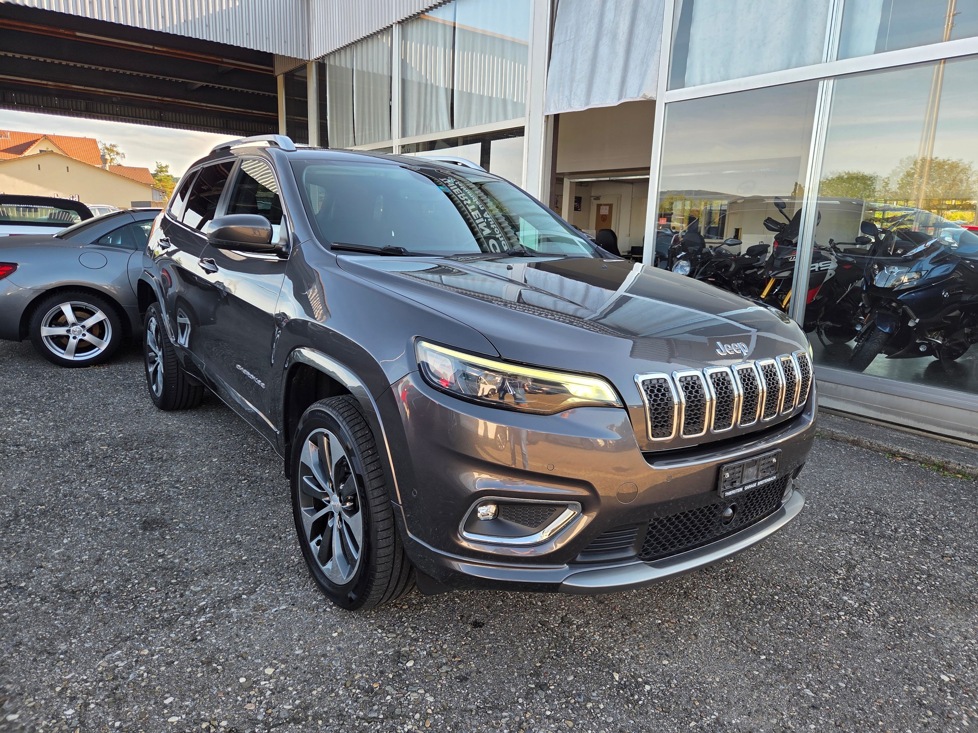 JEEP Cherokee 2.2MJ Overland AWD Drive II 9ATX-showroom-element-1