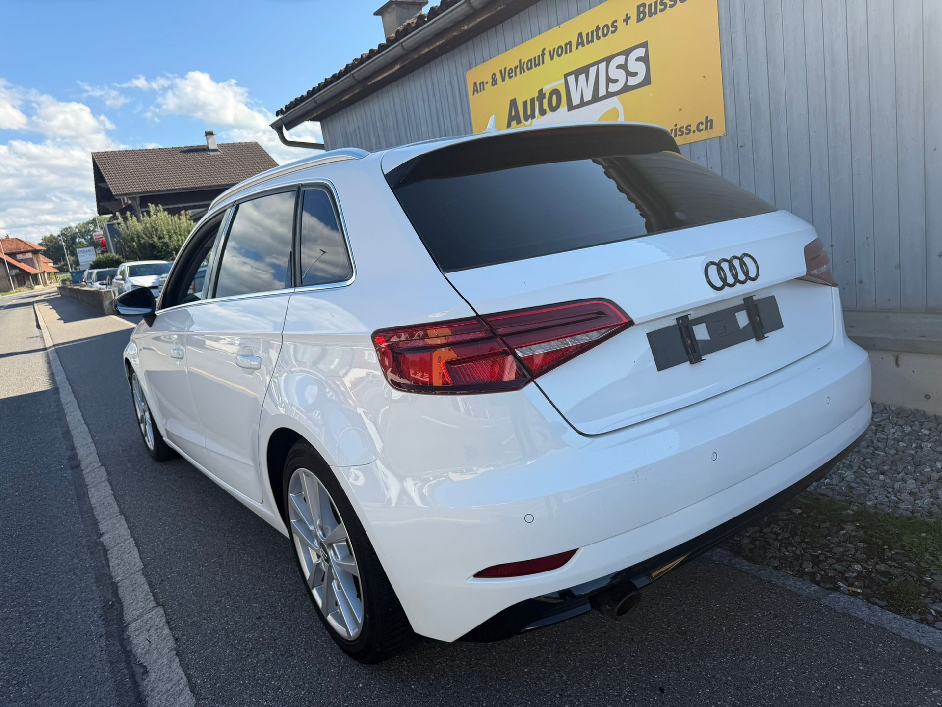 AUDI A3 Sportback 1.6 TDI S-tronic-image-6